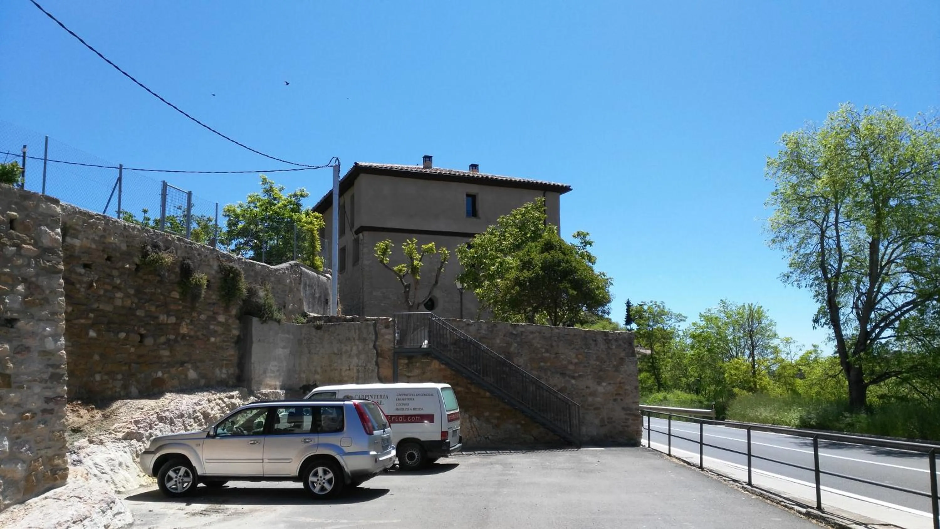 Facade/entrance in Albergue de Benabarre-CALUMET
