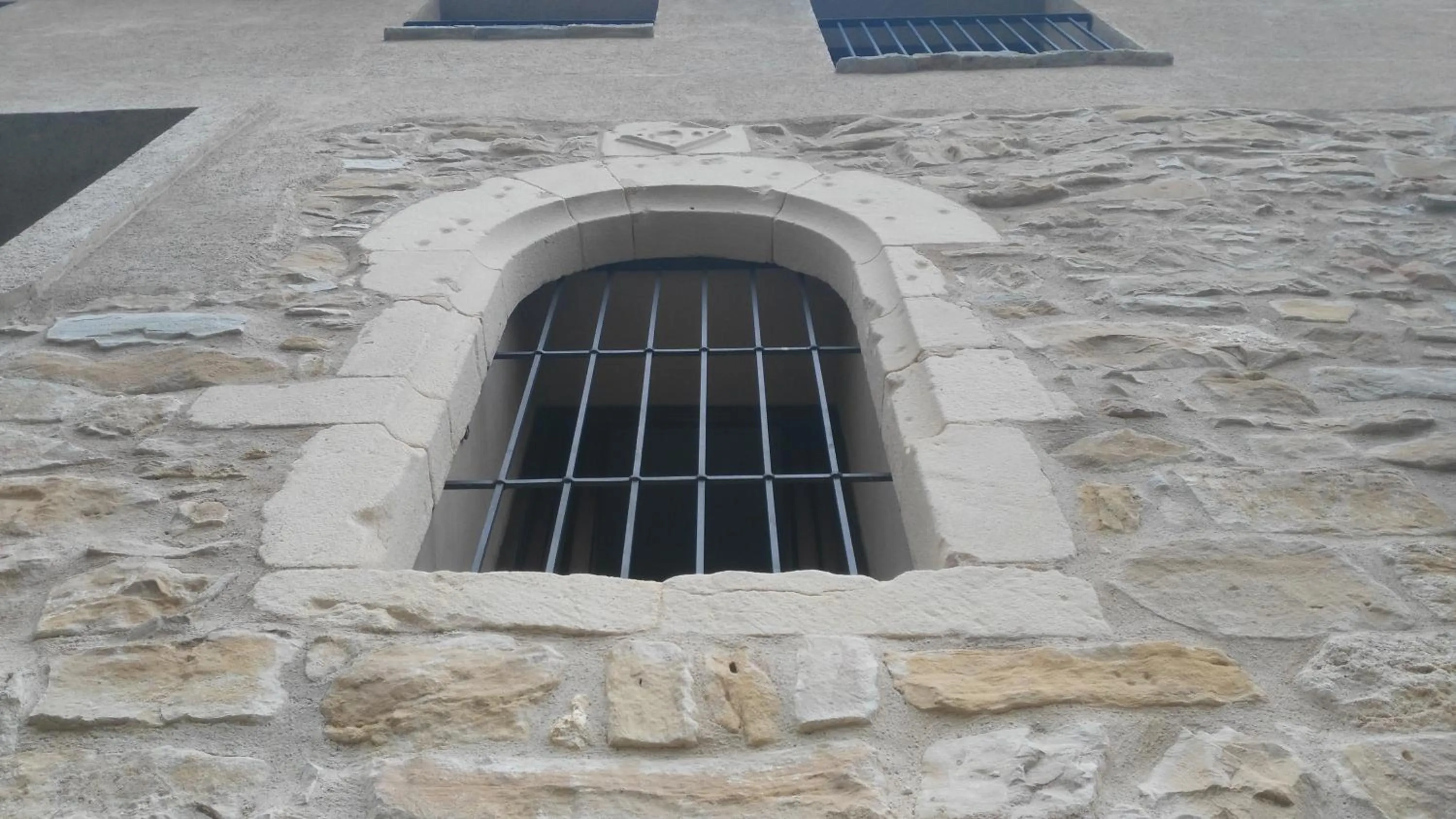 Property building in Albergue de Benabarre-CALUMET