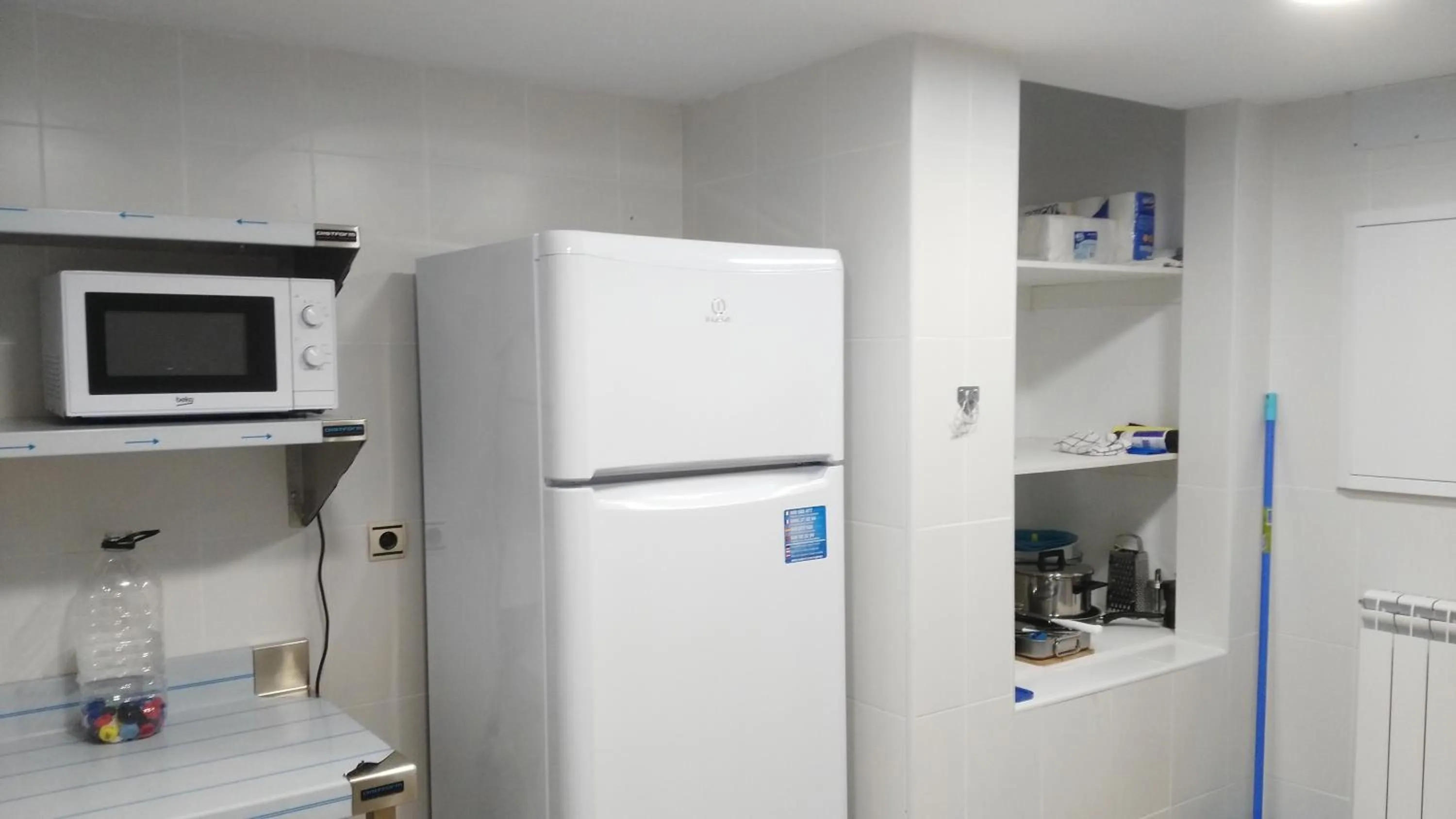 Communal kitchen in Albergue de Benabarre-CALUMET