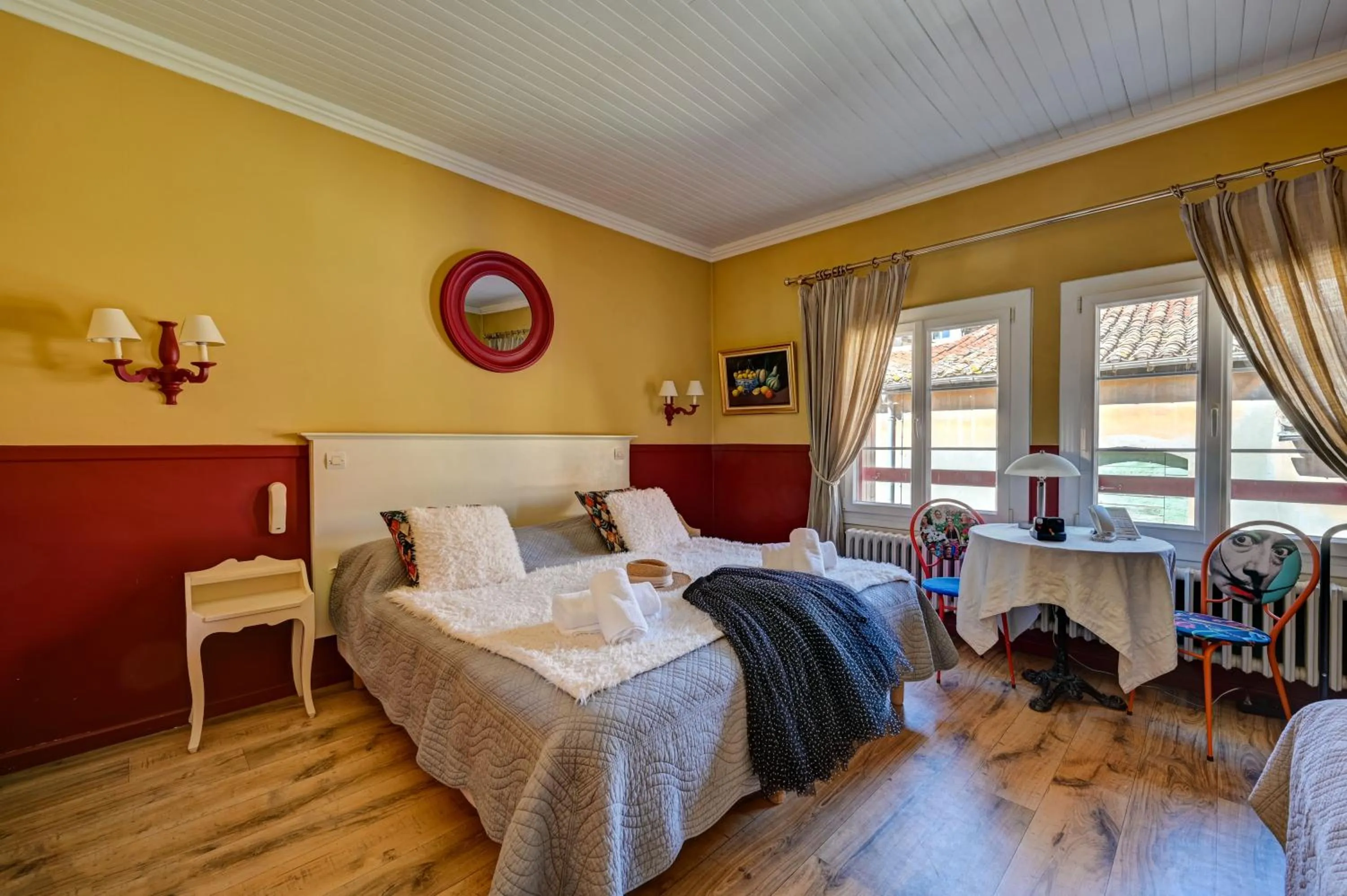 Photo of the whole room, Bed in Hotel Des Artistes