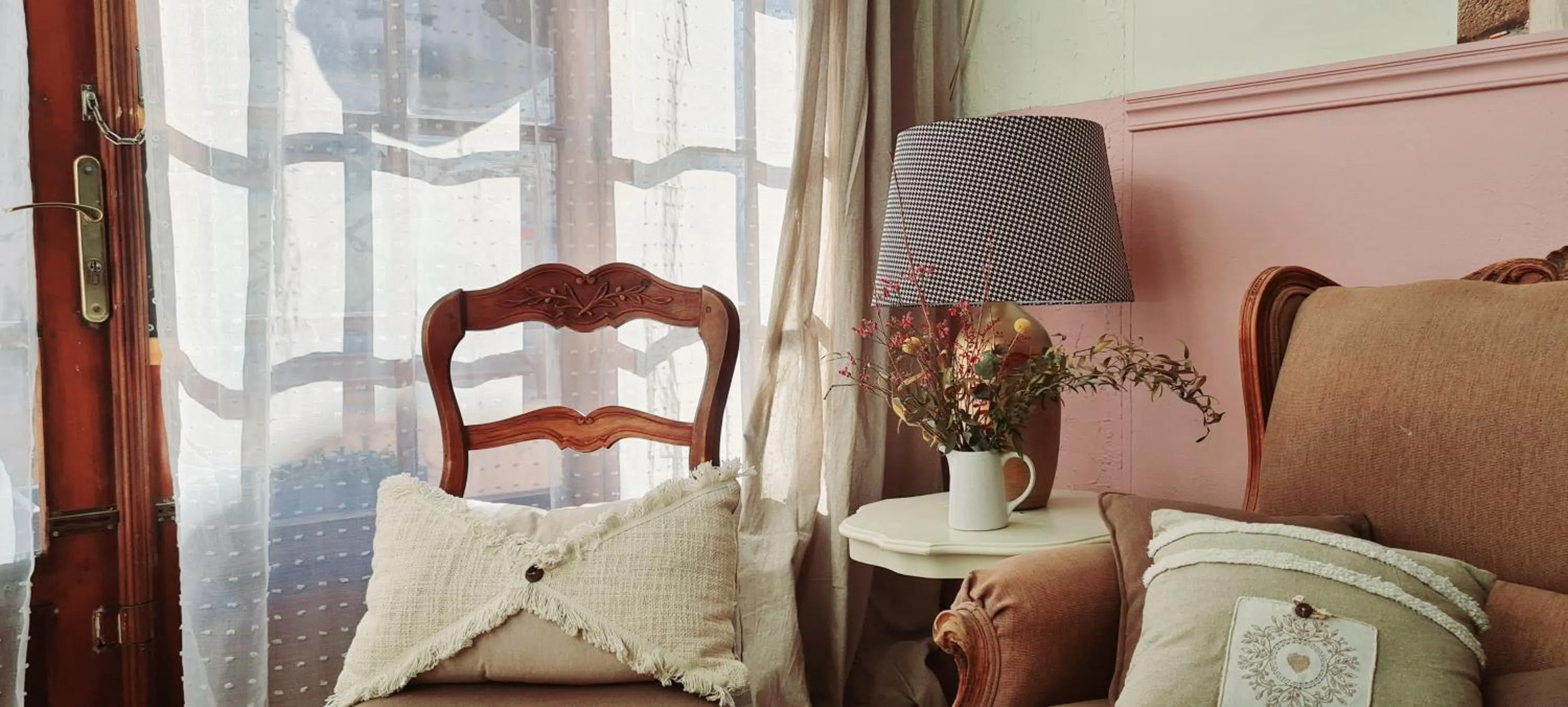 Living room, Bed in Hotel Des Artistes