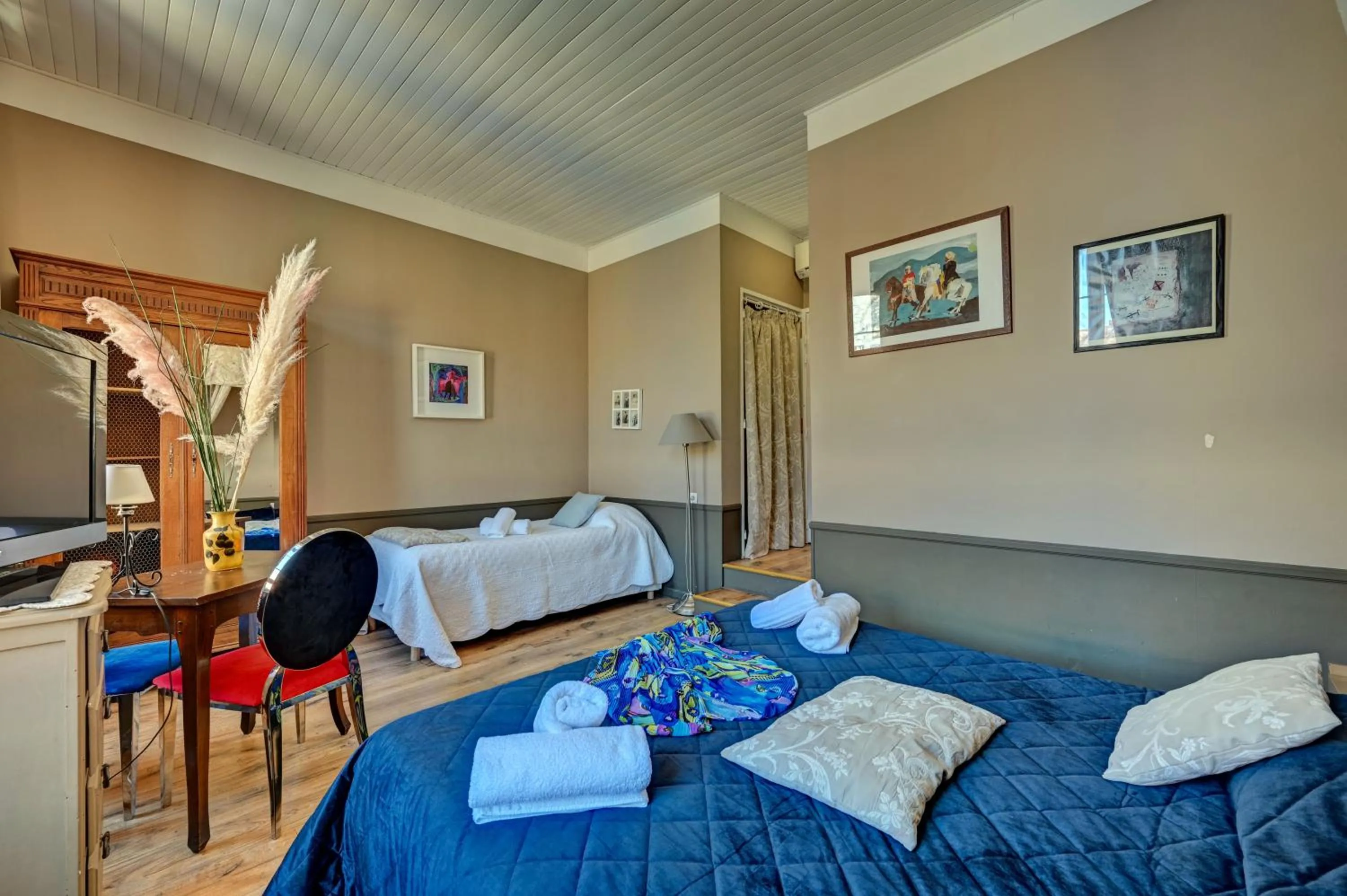 Photo of the whole room, Bed in Hotel Des Artistes