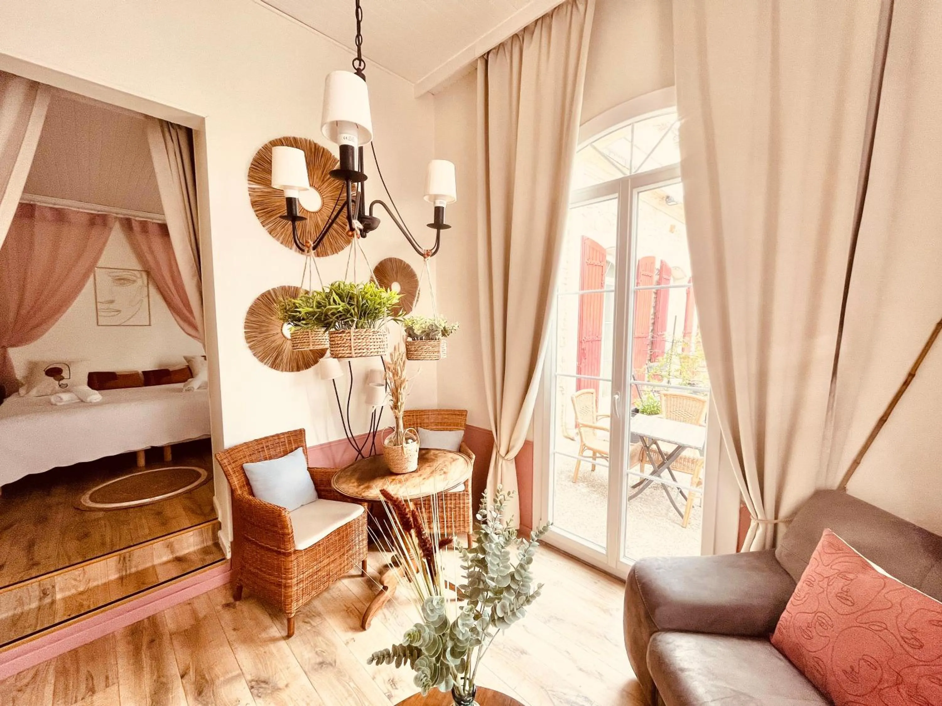 Photo of the whole room, Bed in Hotel Des Artistes