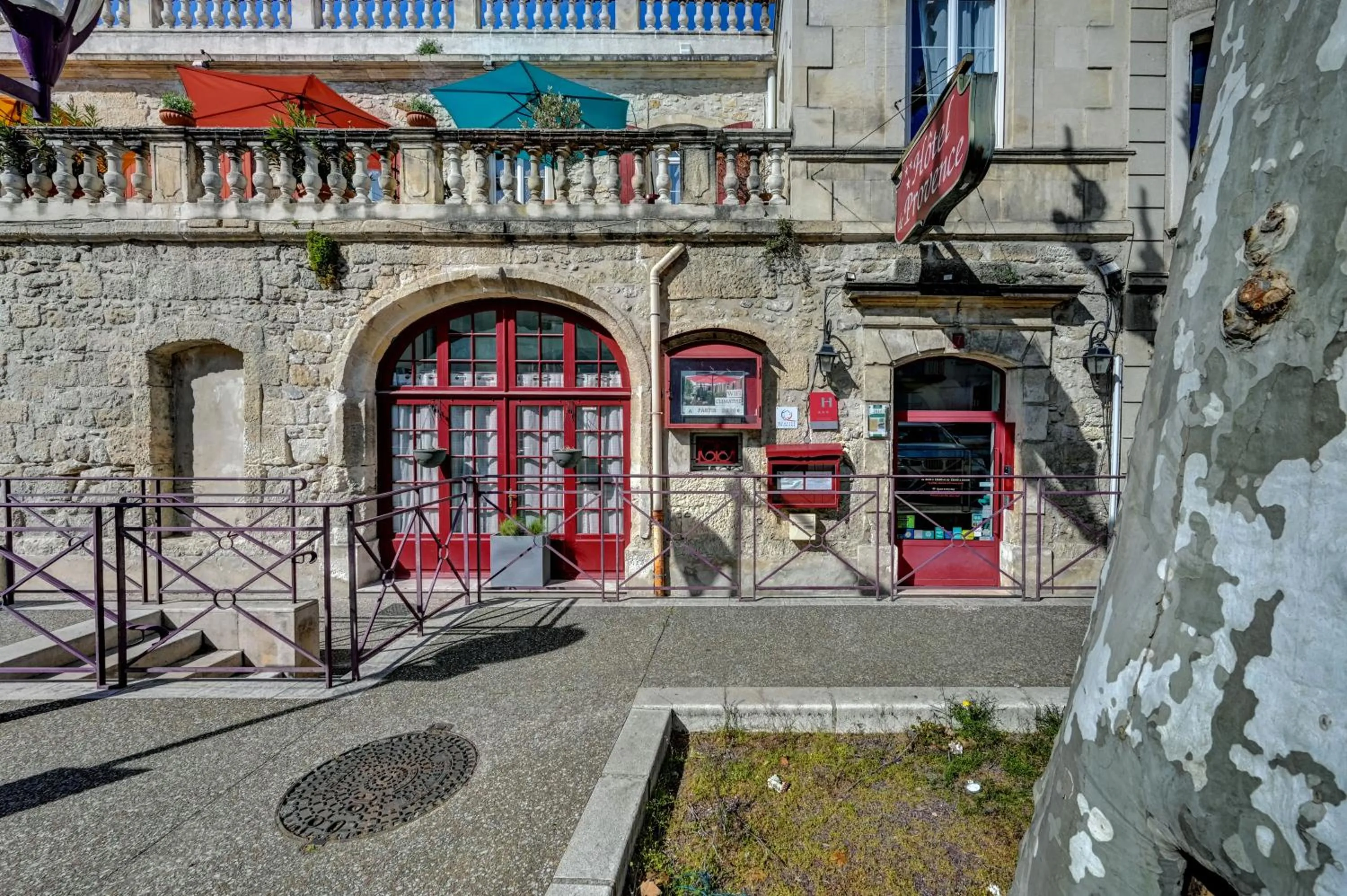 Facade/entrance in Hotel Des Artistes