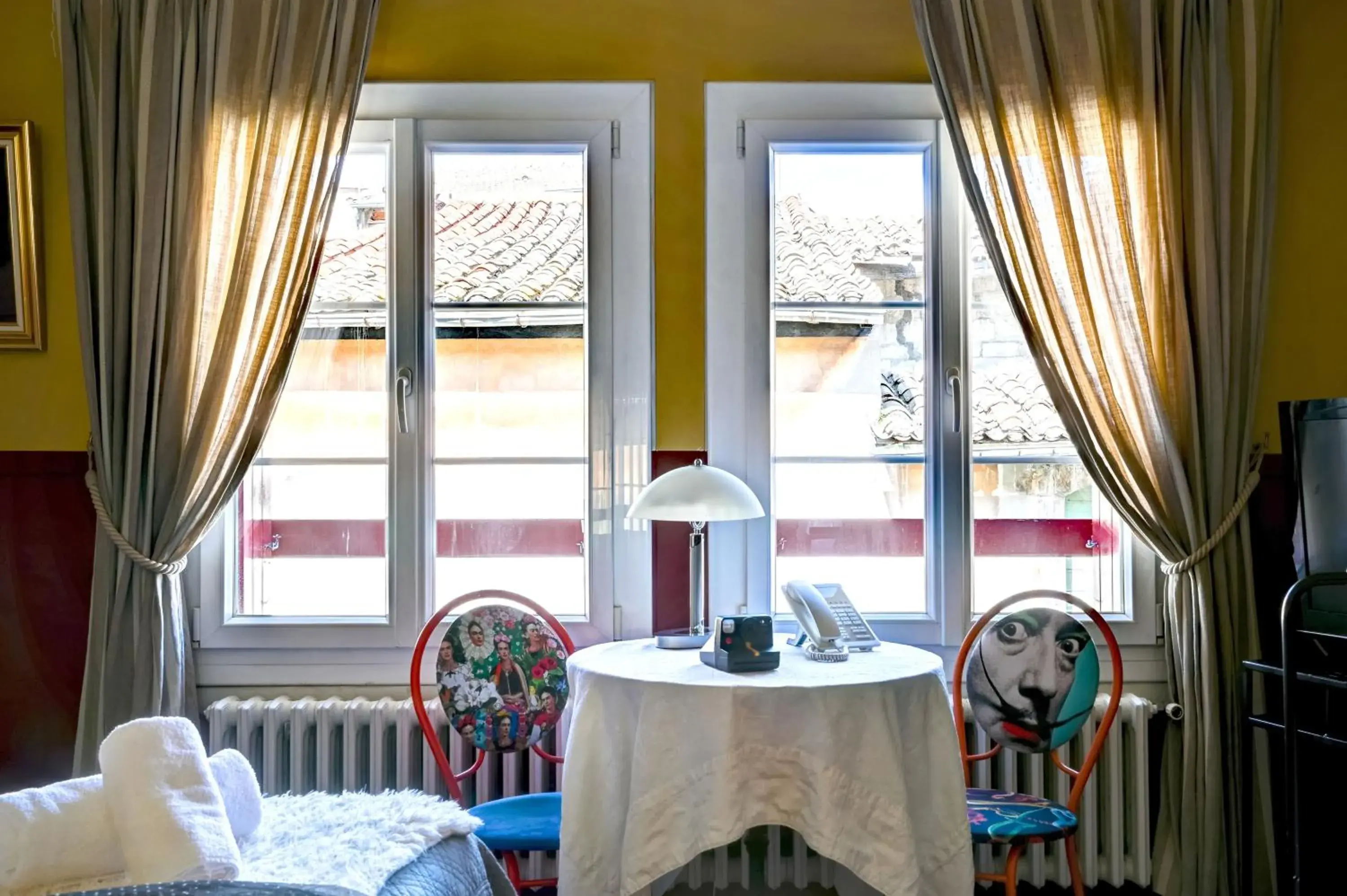 Superior Triple Room in Hotel Des Artistes Superior Triple Room in Hotel Des Artistes