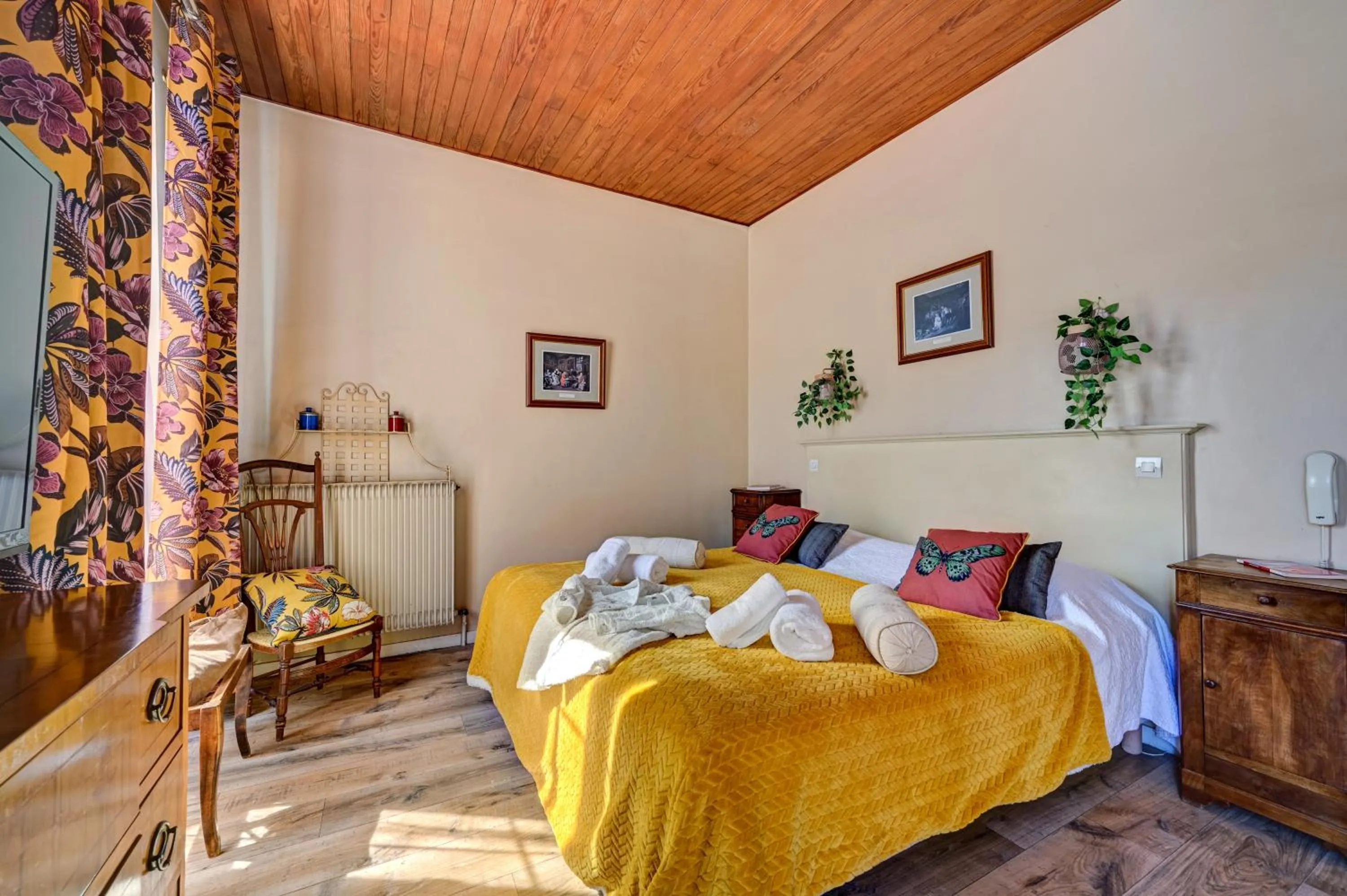 Bed in Hotel Des Artistes