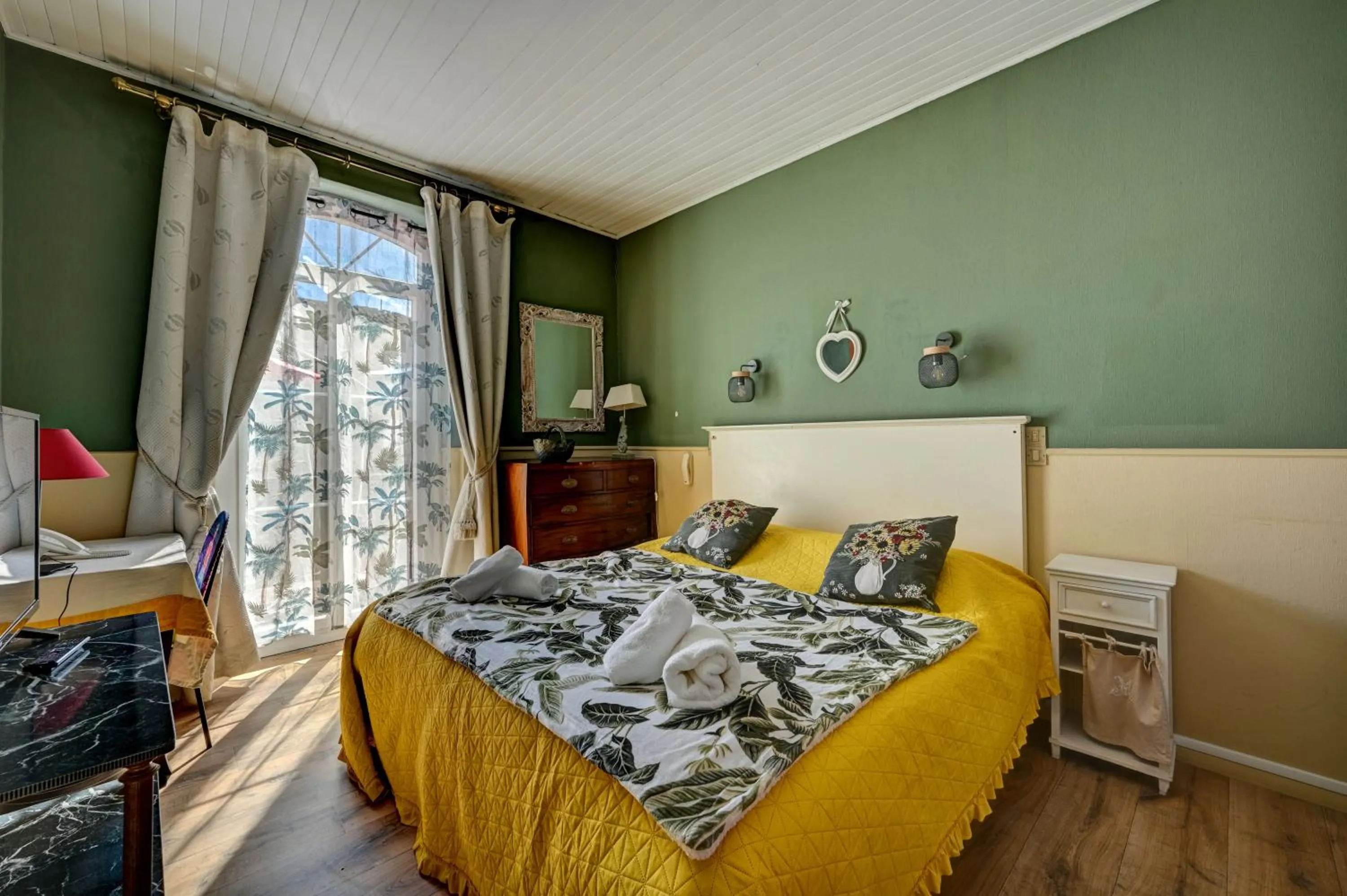 Bedroom, Bed in Hotel Des Artistes