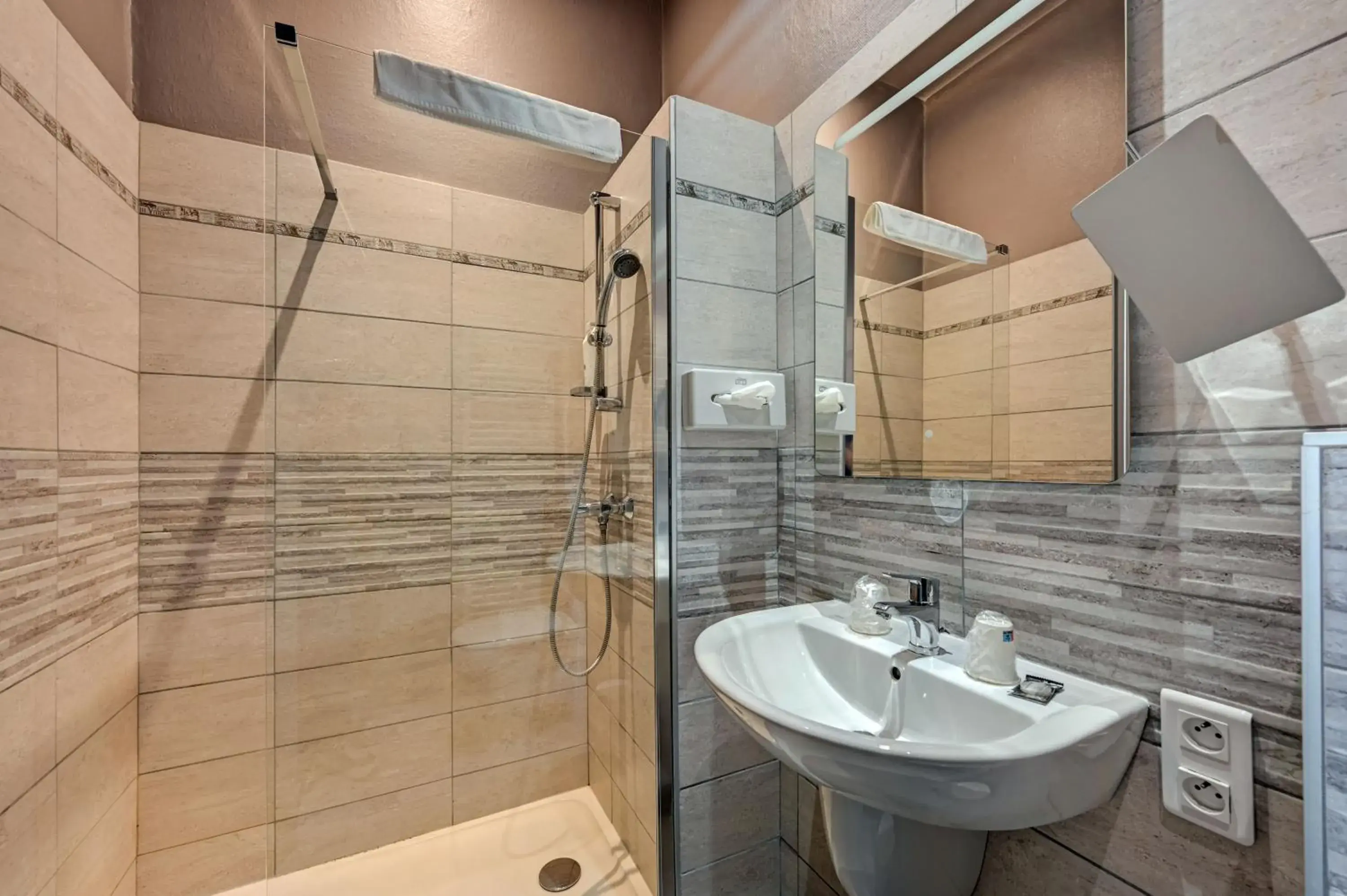 Privilege Room with Terrace in Hotel Des Artistes Privilege Room with Terrace in Hotel Des Artistes