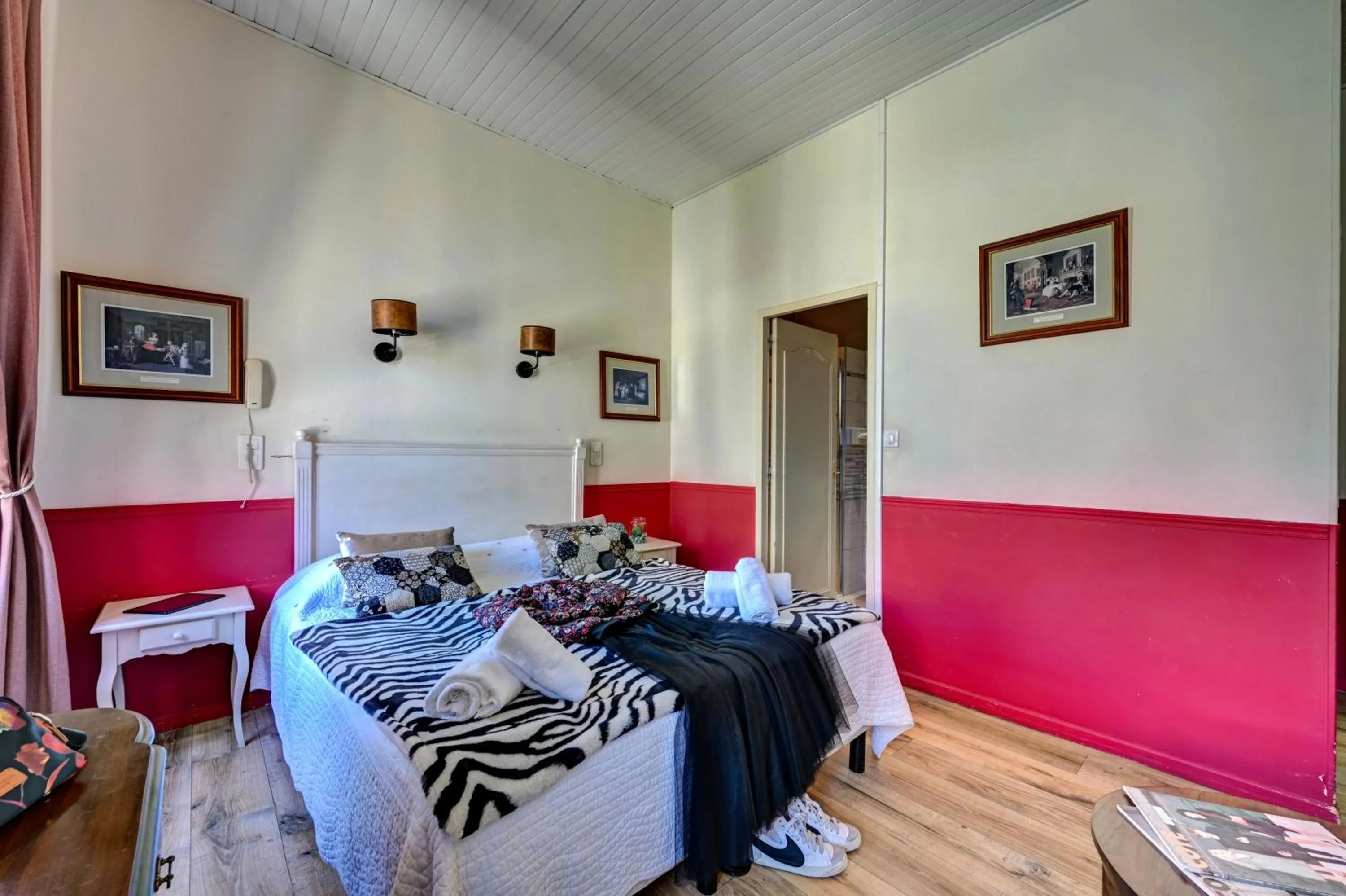 Photo of the whole room, Bed in Hotel Des Artistes