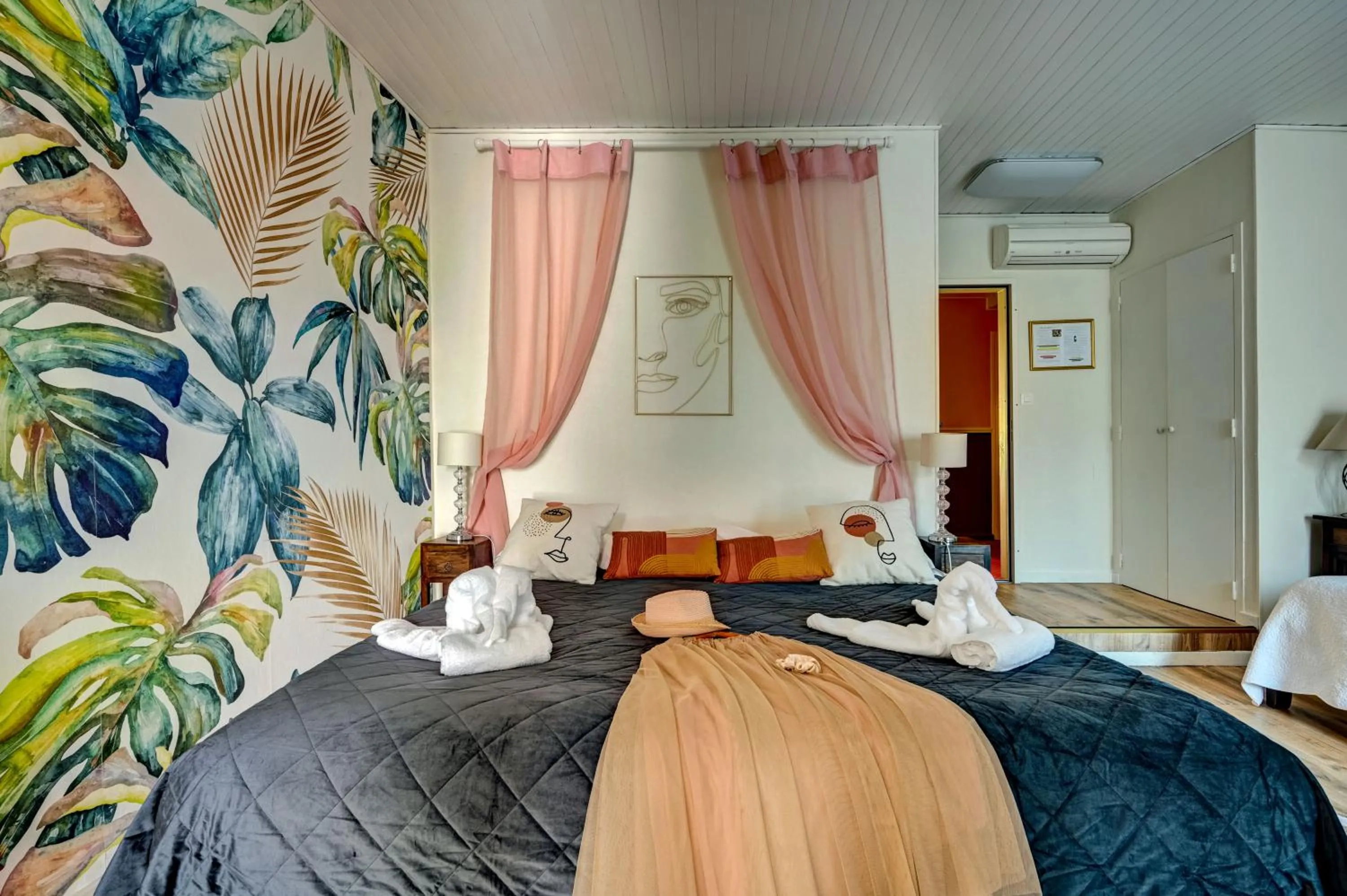 Bed in Hotel Des Artistes