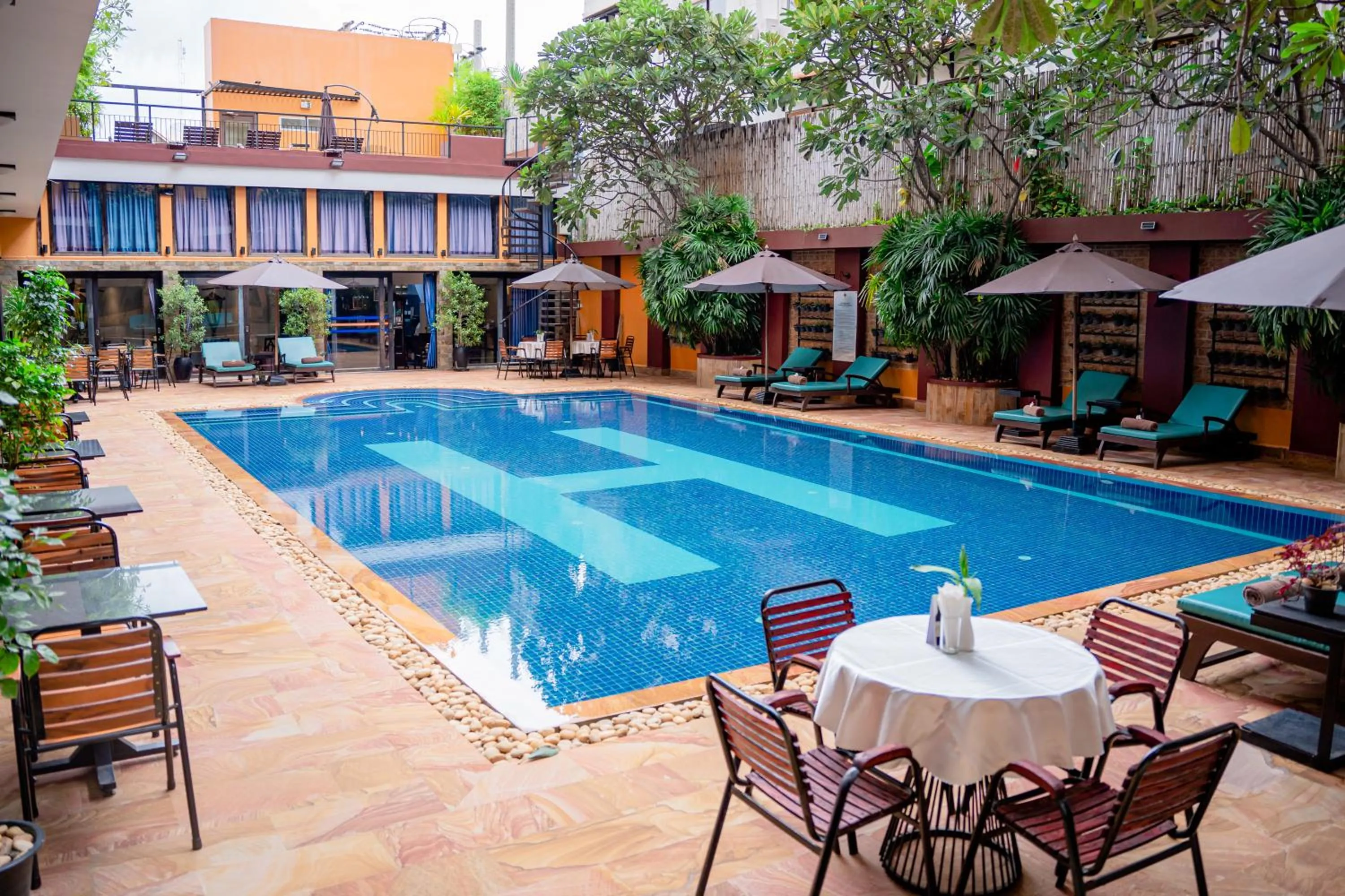 Swimming pool in Sokchea Angkor Hotel