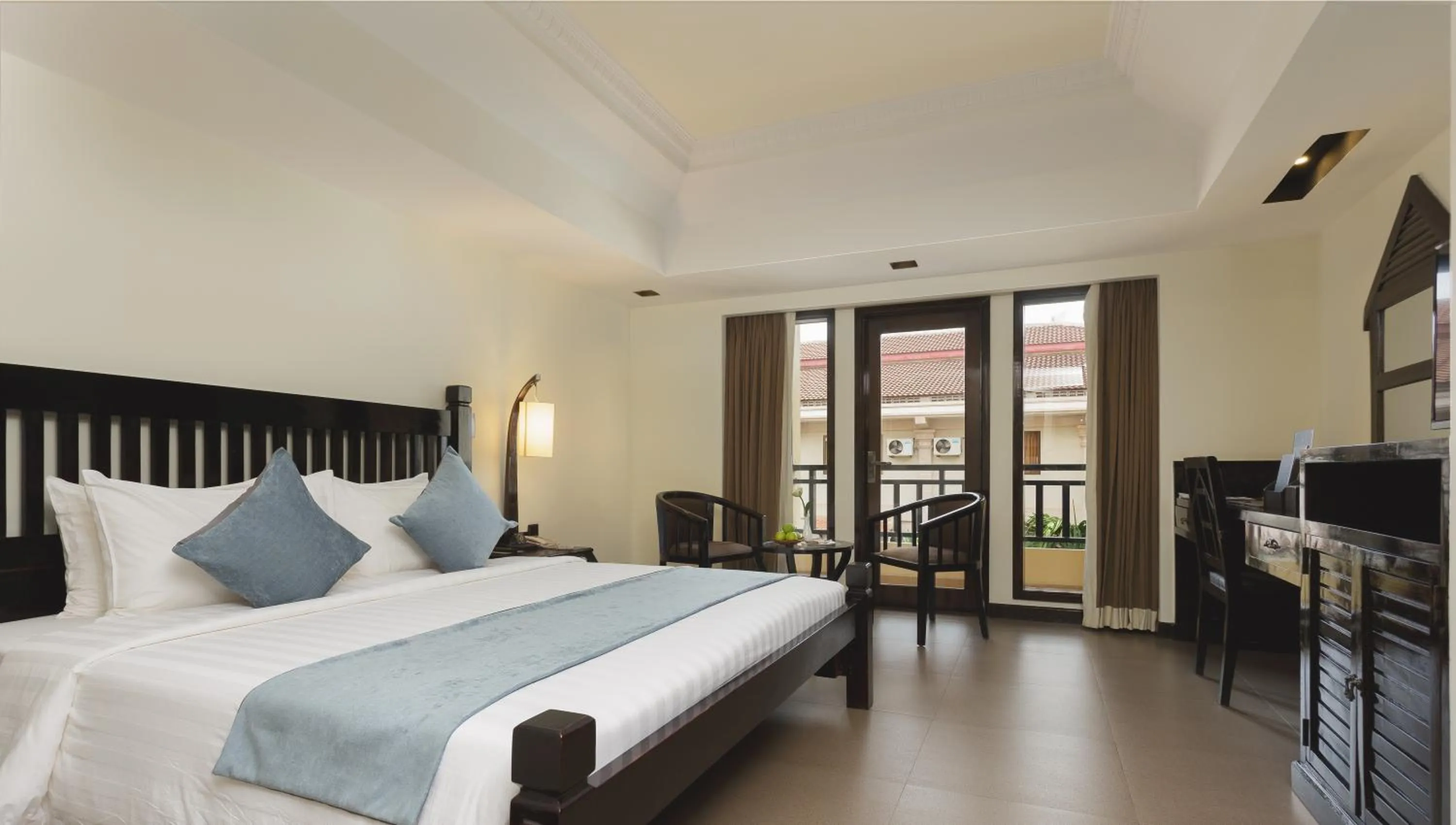 Bed in Sokchea Angkor Hotel