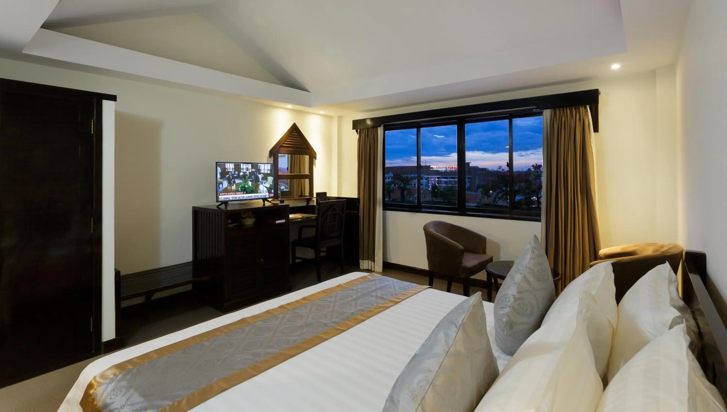 Living room, Bed in Sokchea Angkor Hotel