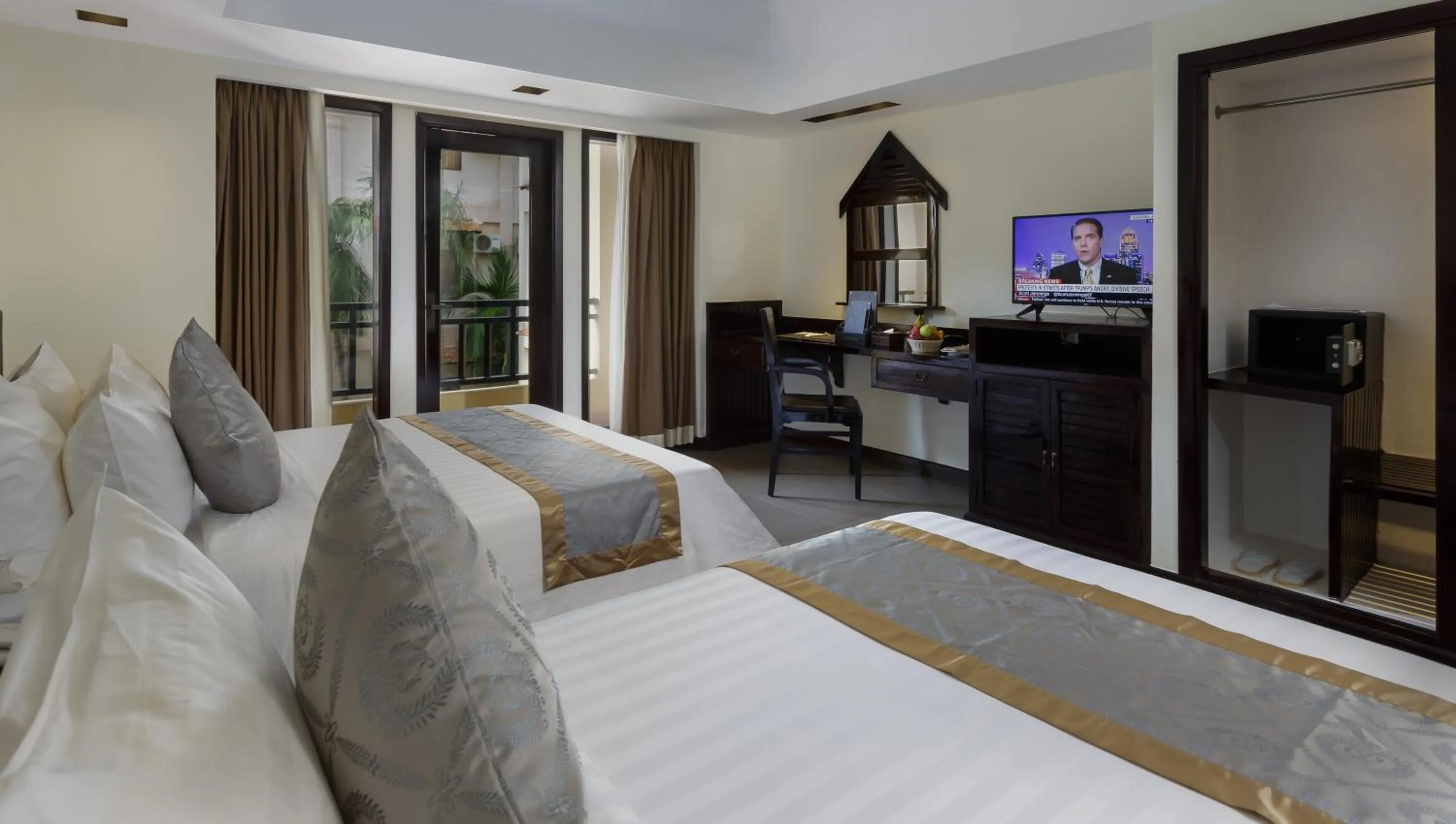 Bed in Sokchea Angkor Hotel