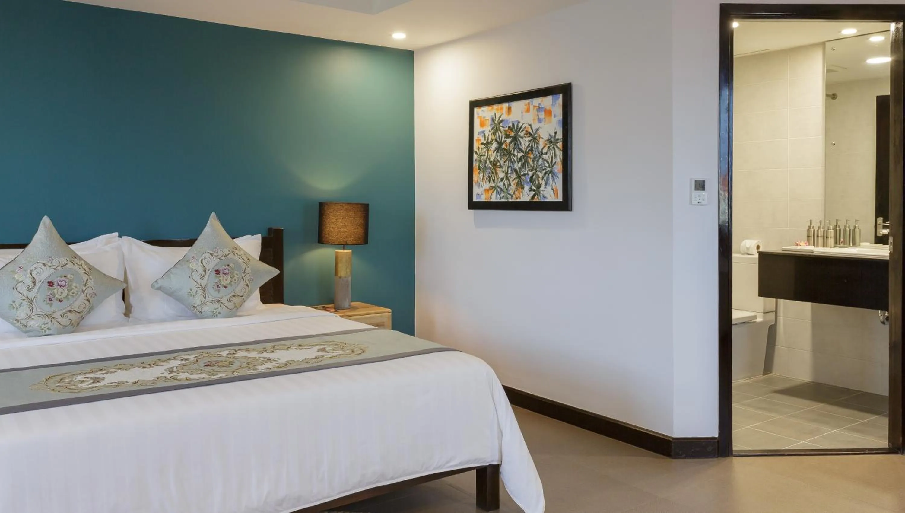 Bed in Sokchea Angkor Hotel