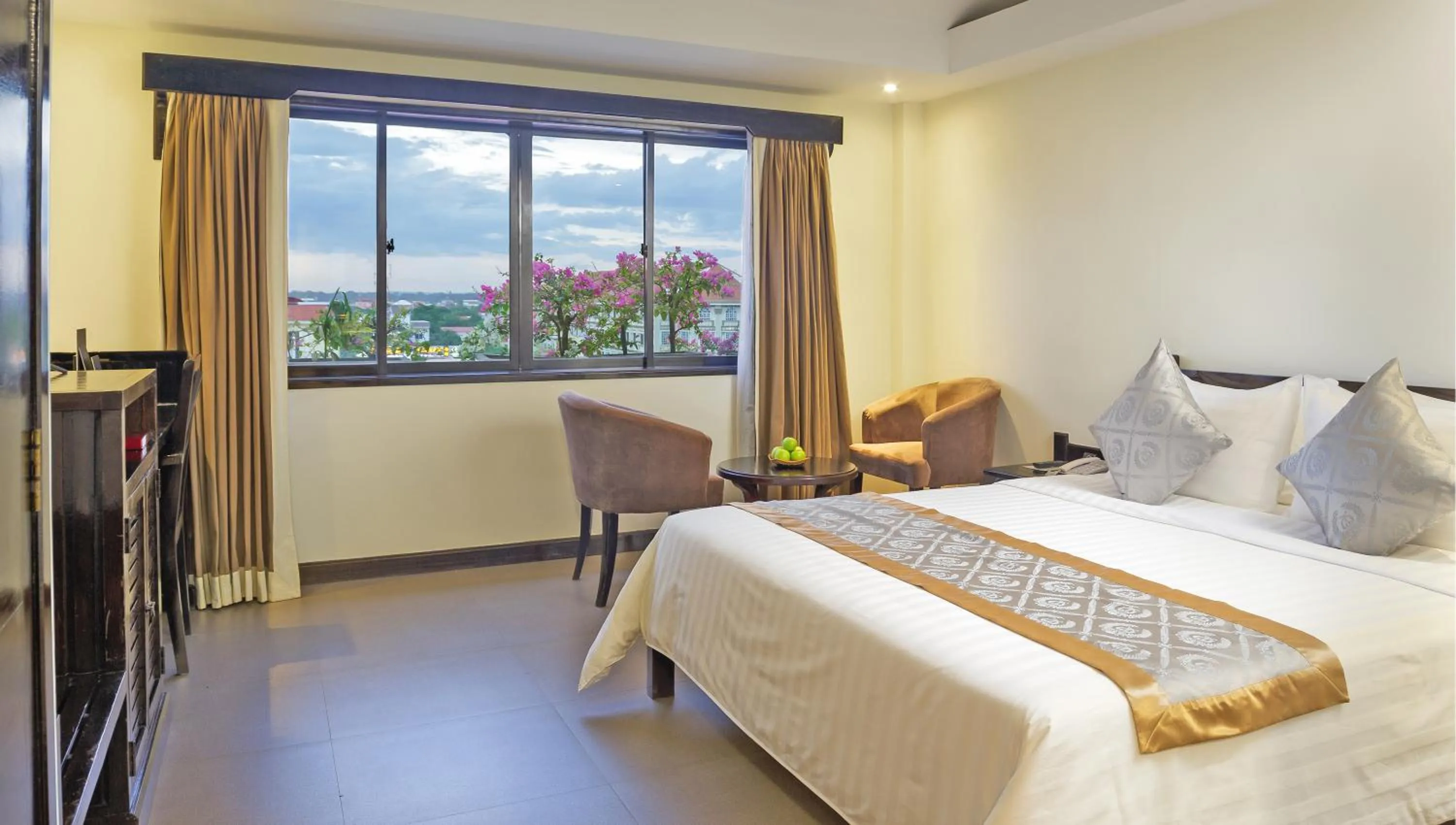 View (from property/room), Bed in Sokchea Angkor Hotel