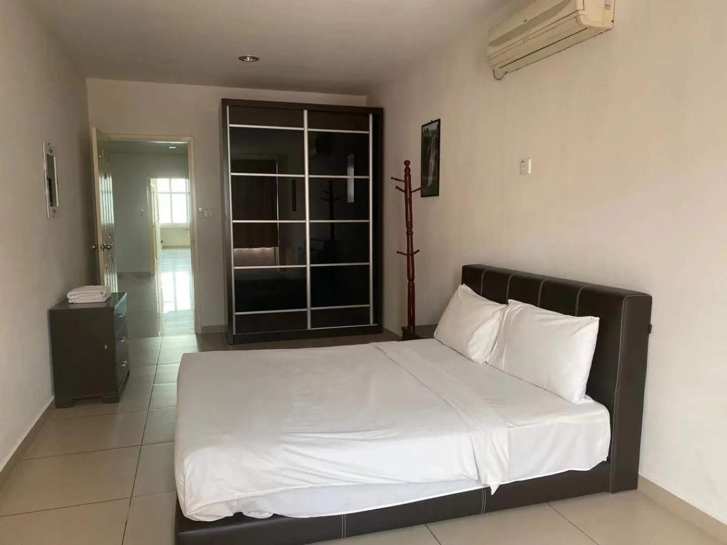 Bed in Swan Garden Hotel