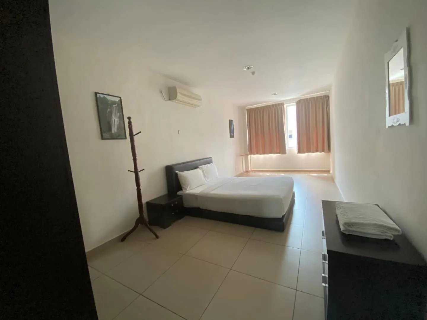 Bed in Swan Garden Hotel