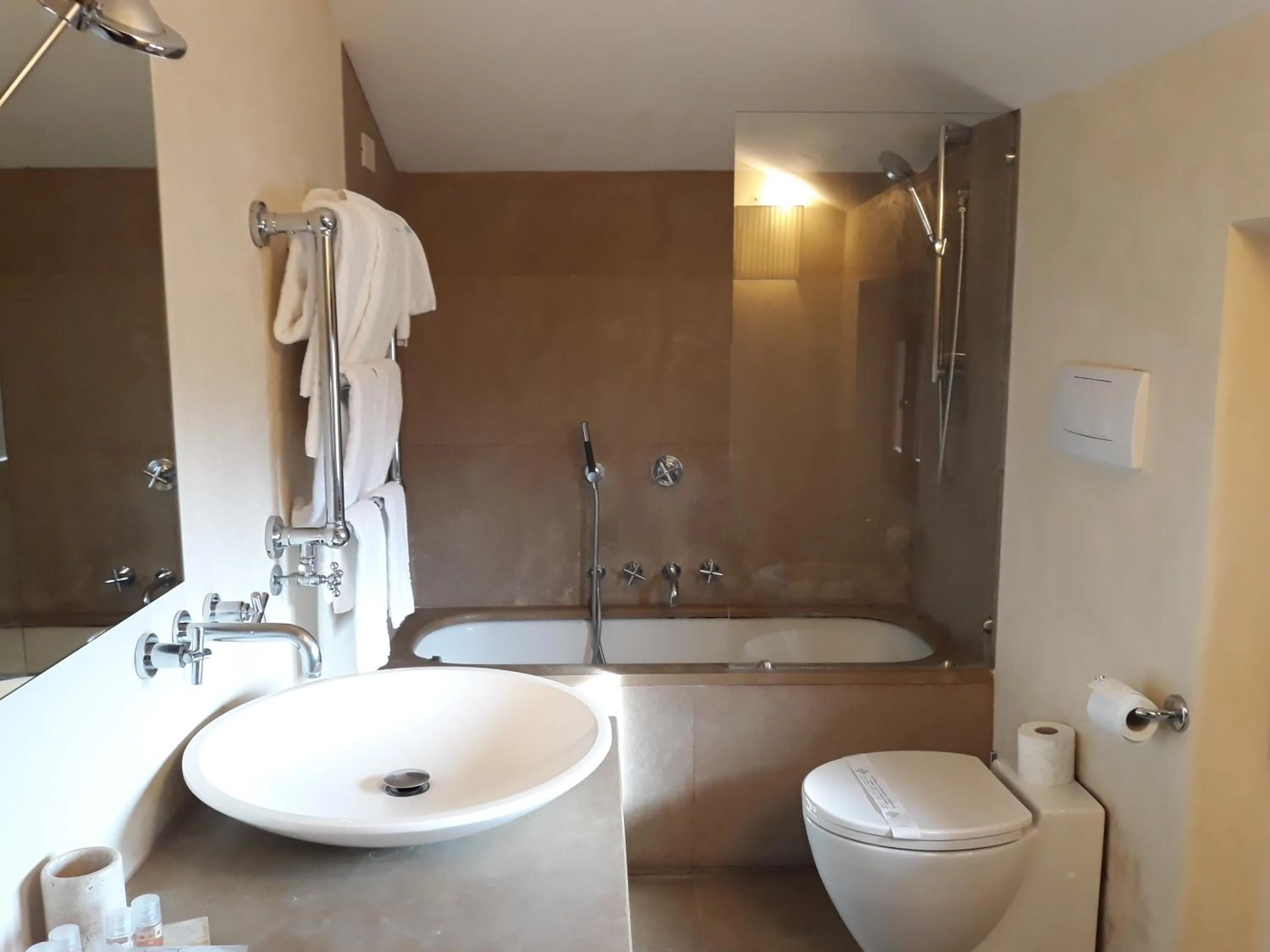 Shower in La Torre wine resort