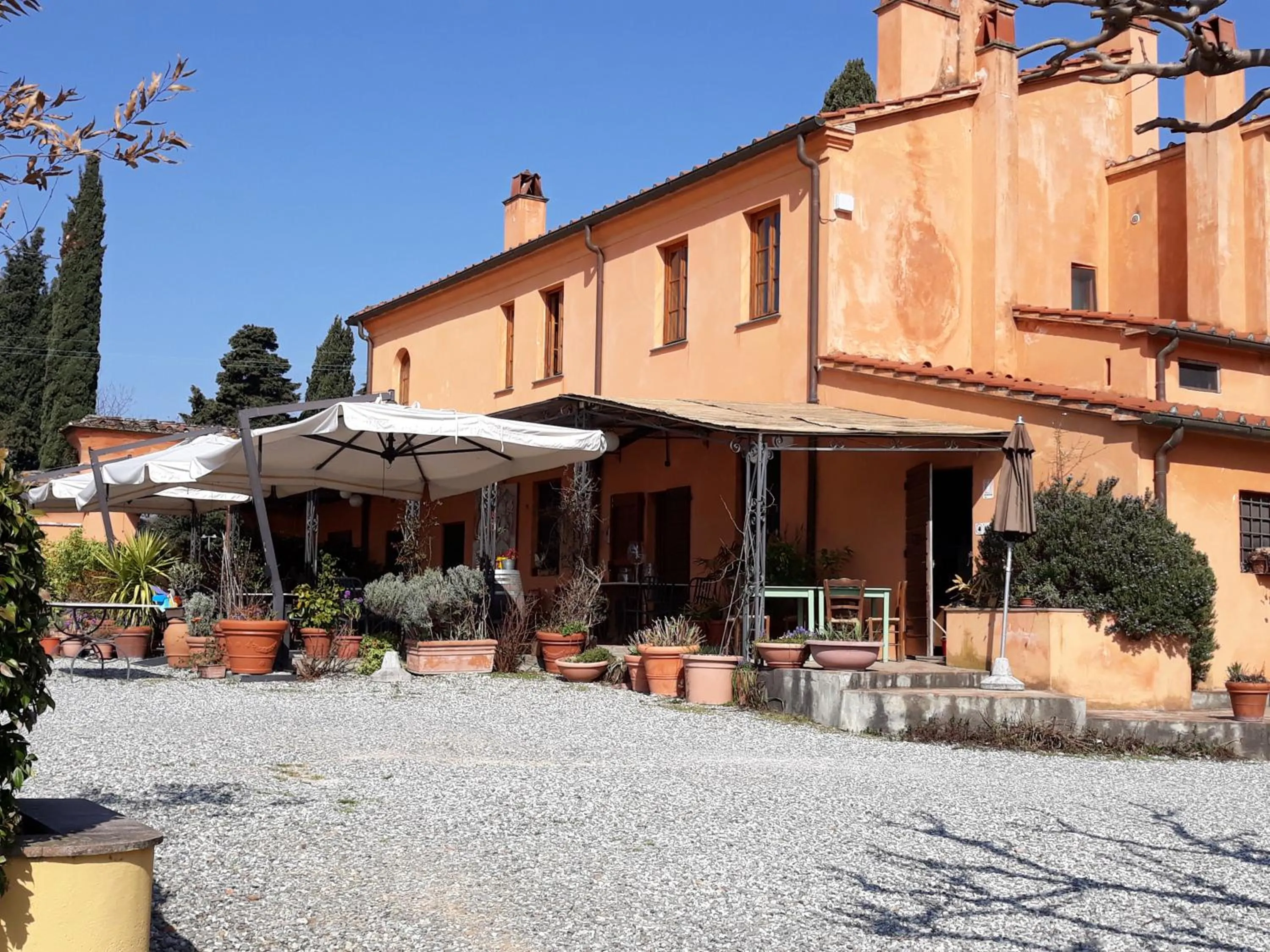 Restaurant/places to eat in La Torre wine resort