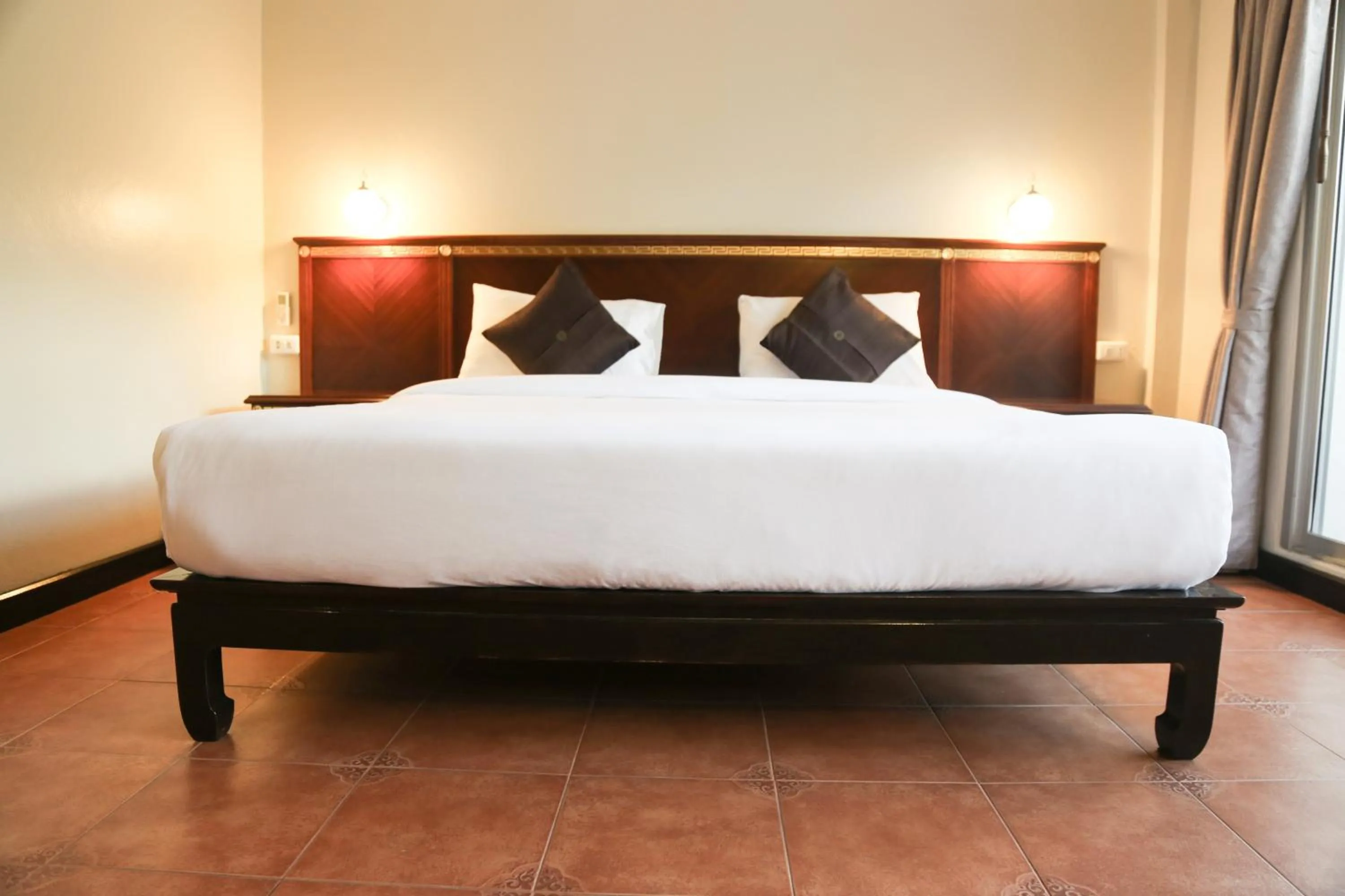 Photo of the whole room, Bed in Hotel De Karon