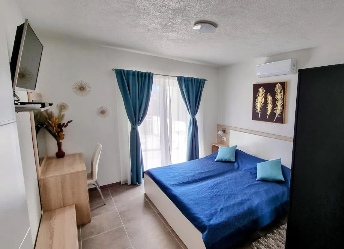 Bed in Dorijini Dvori