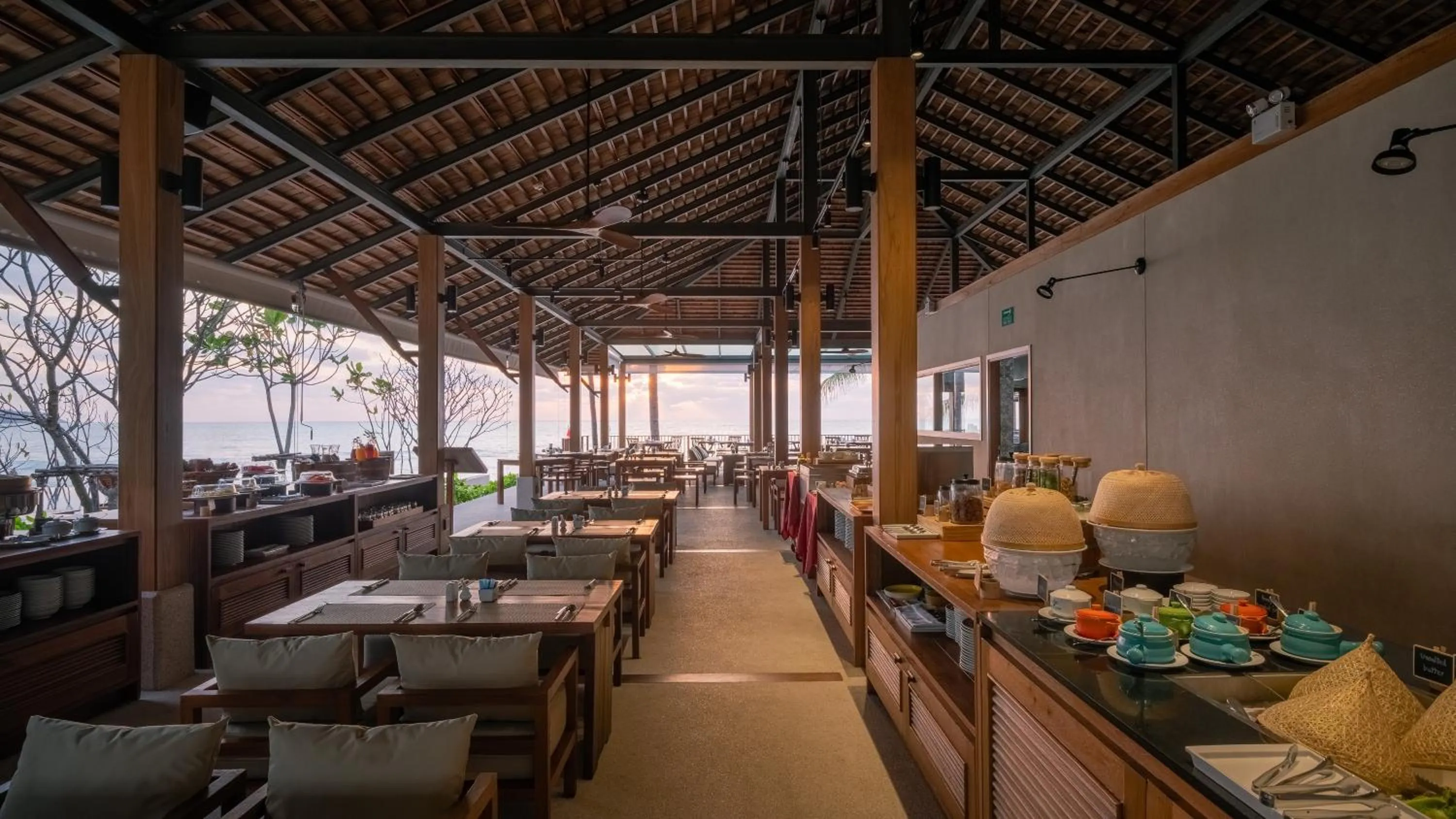 Restaurant/places to eat in Banana Fan Sea Resort