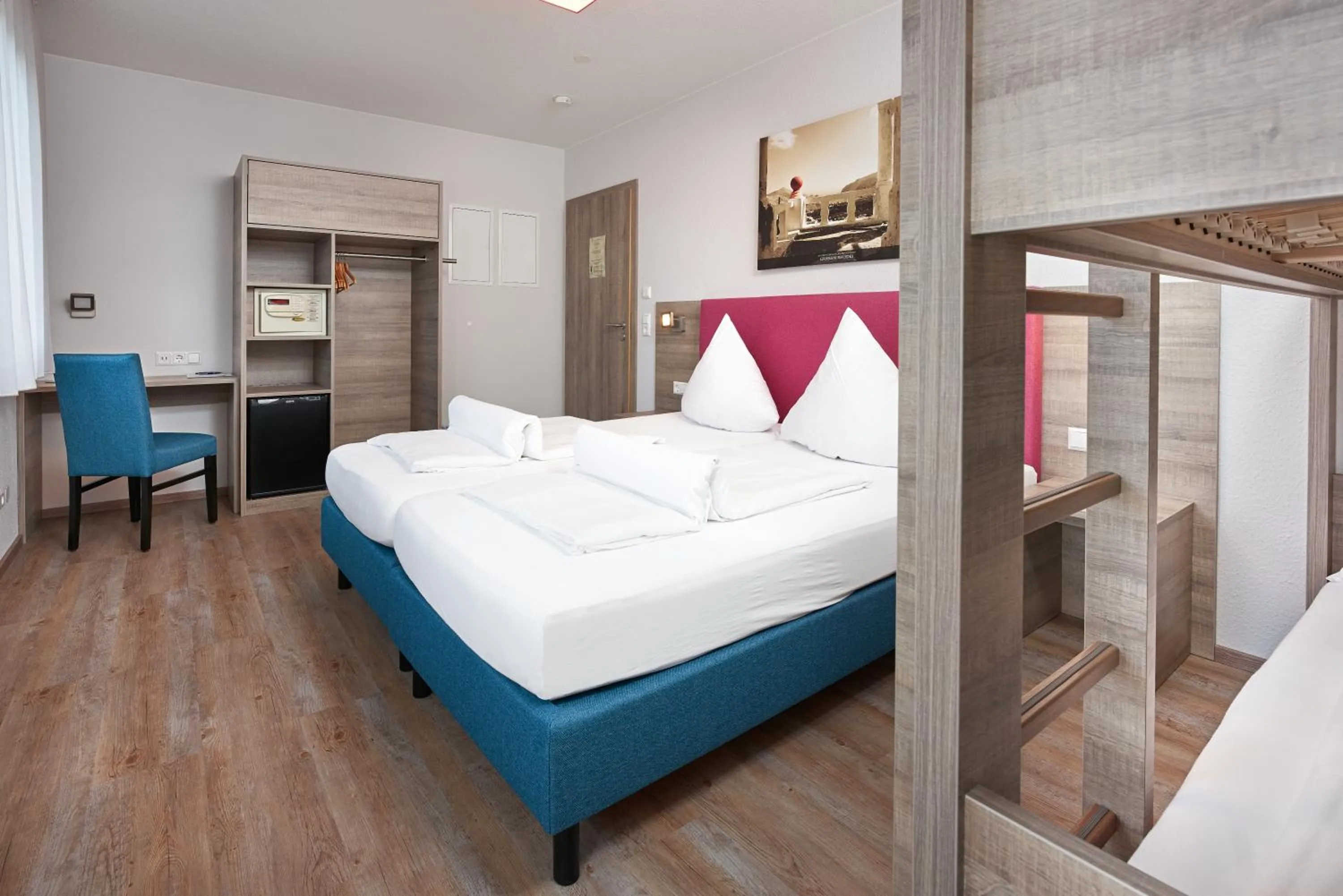 Photo of the whole room, Bed in Gästehaus Mythos