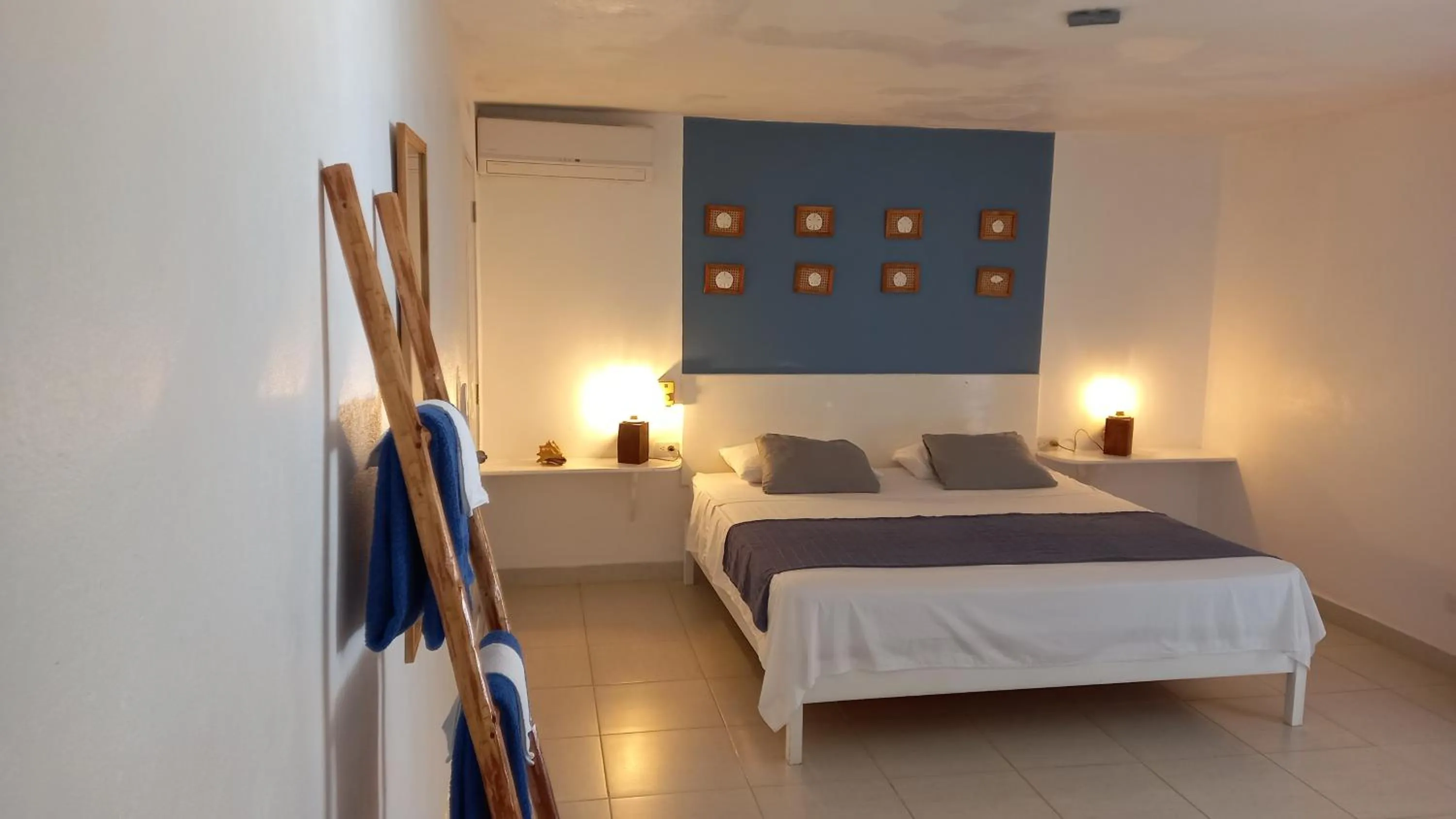 Photo of the whole room, Bed in Le BDM PLAYITA