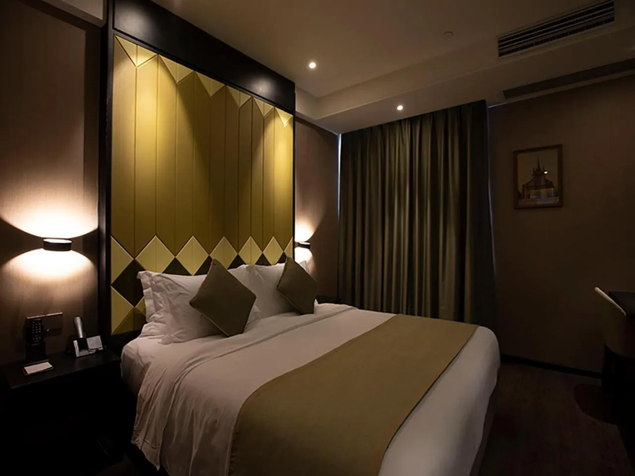 Bed in SHANGHAI-DECO Hotel-Free shuttle bus from Pudong Airport and Disneyland