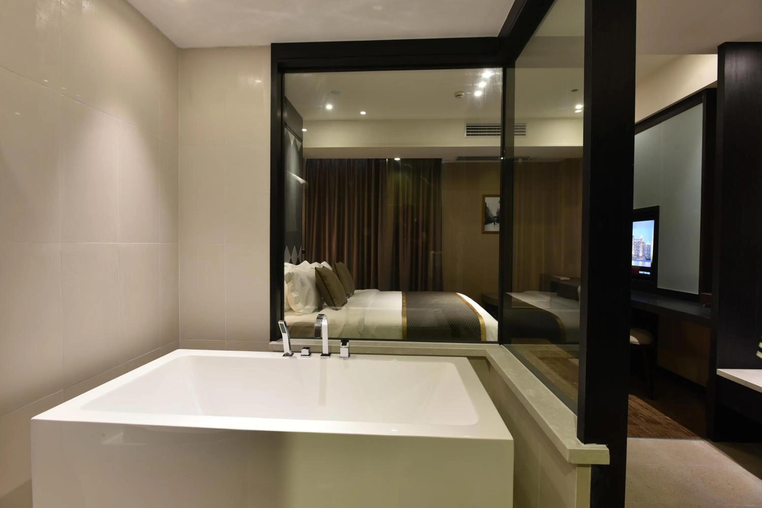 SHANGHAI-DECO Hotel-Free shuttle bus from Pudong Airport and Disneyland