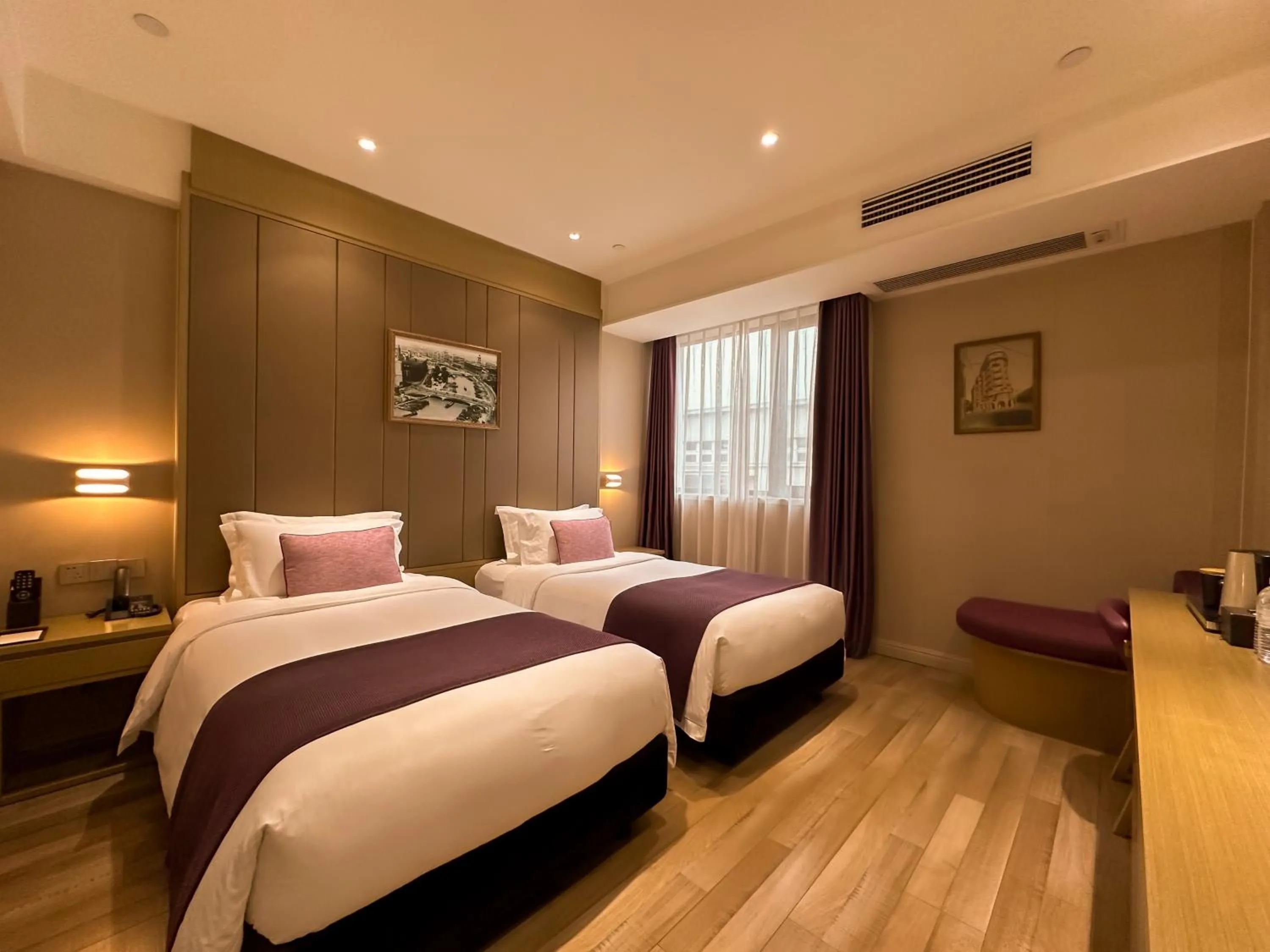 Bed in SHANGHAI-DECO Hotel-Free shuttle bus from Pudong Airport and Disneyland