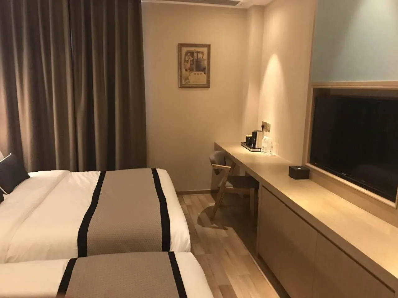 Bed in SHANGHAI-DECO Hotel-Free shuttle bus from Pudong Airport and Disneyland