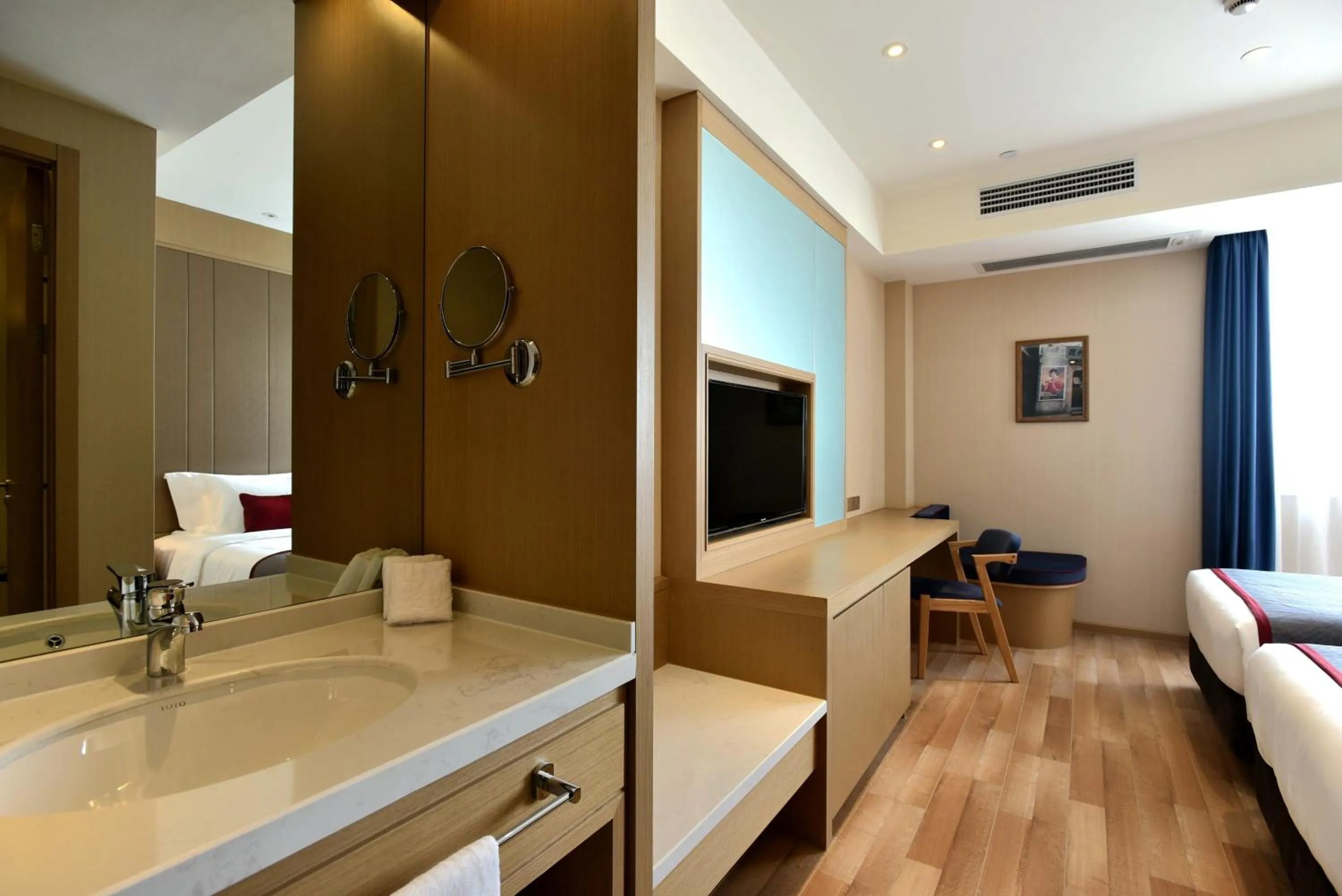 Living room in SHANGHAI-DECO Hotel-Free shuttle bus from Pudong Airport and Disneyland