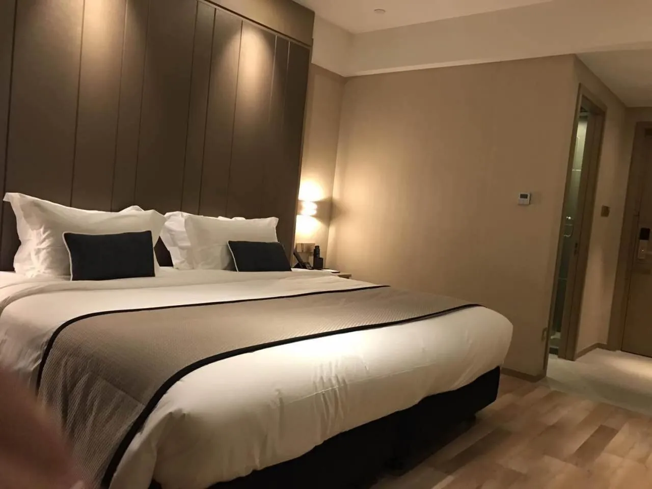 Bed in SHANGHAI-DECO Hotel-Free shuttle bus from Pudong Airport and Disneyland