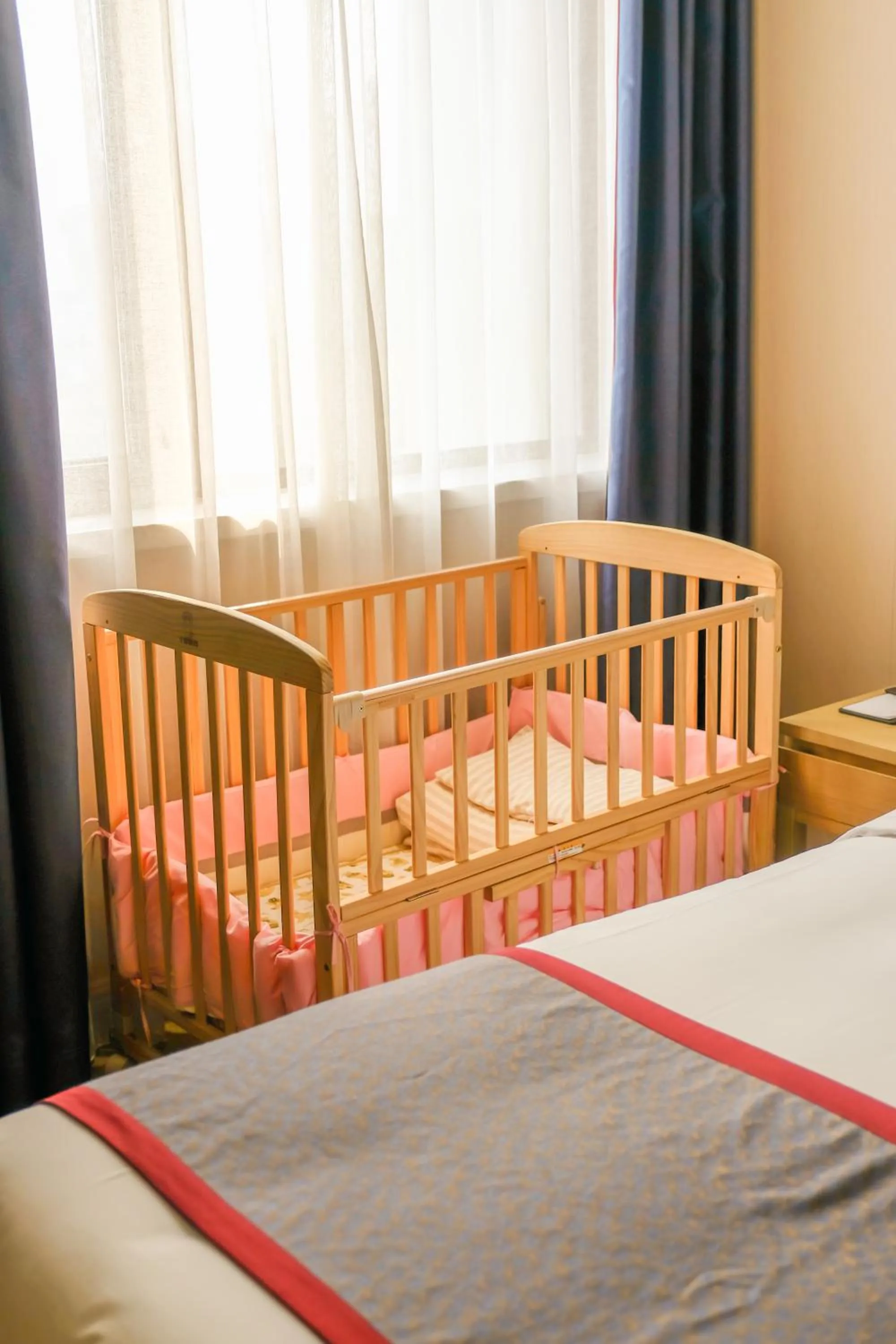 Bed in SHANGHAI-DECO Hotel-Free shuttle bus from Pudong Airport and Disneyland