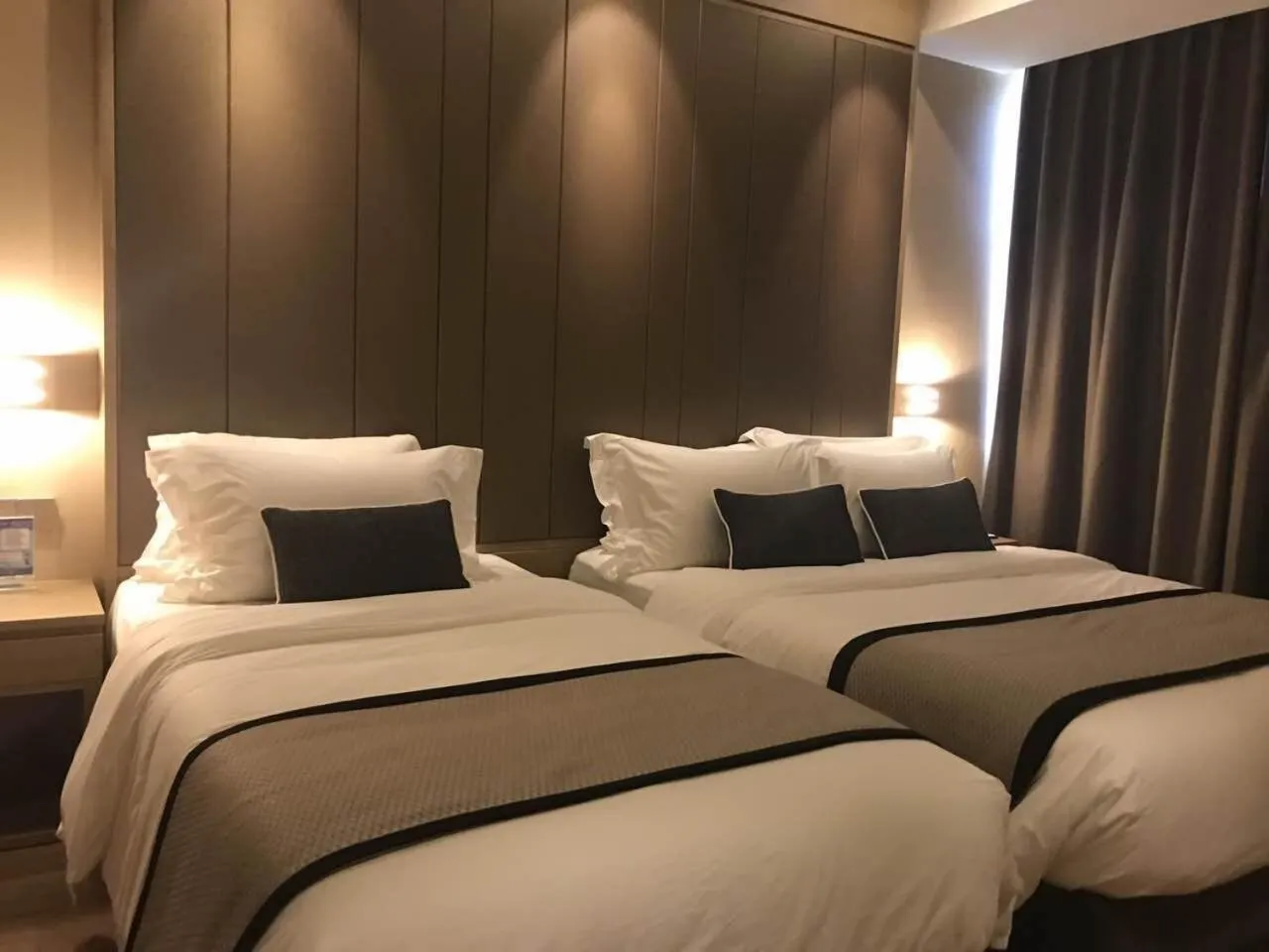 Bed in SHANGHAI-DECO Hotel-Free shuttle bus from Pudong Airport and Disneyland