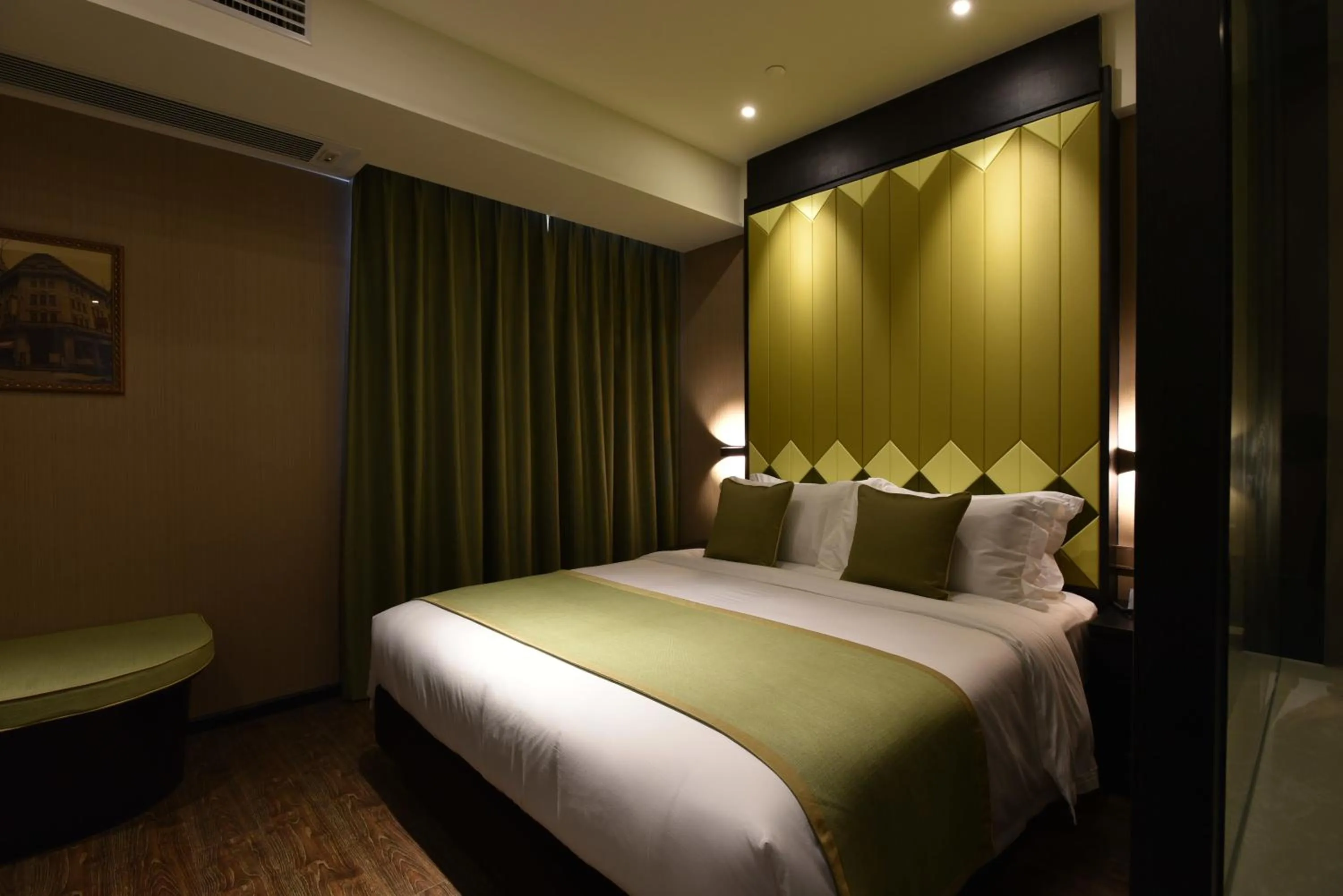Bed in SHANGHAI-DECO Hotel-Free shuttle bus from Pudong Airport and Disneyland