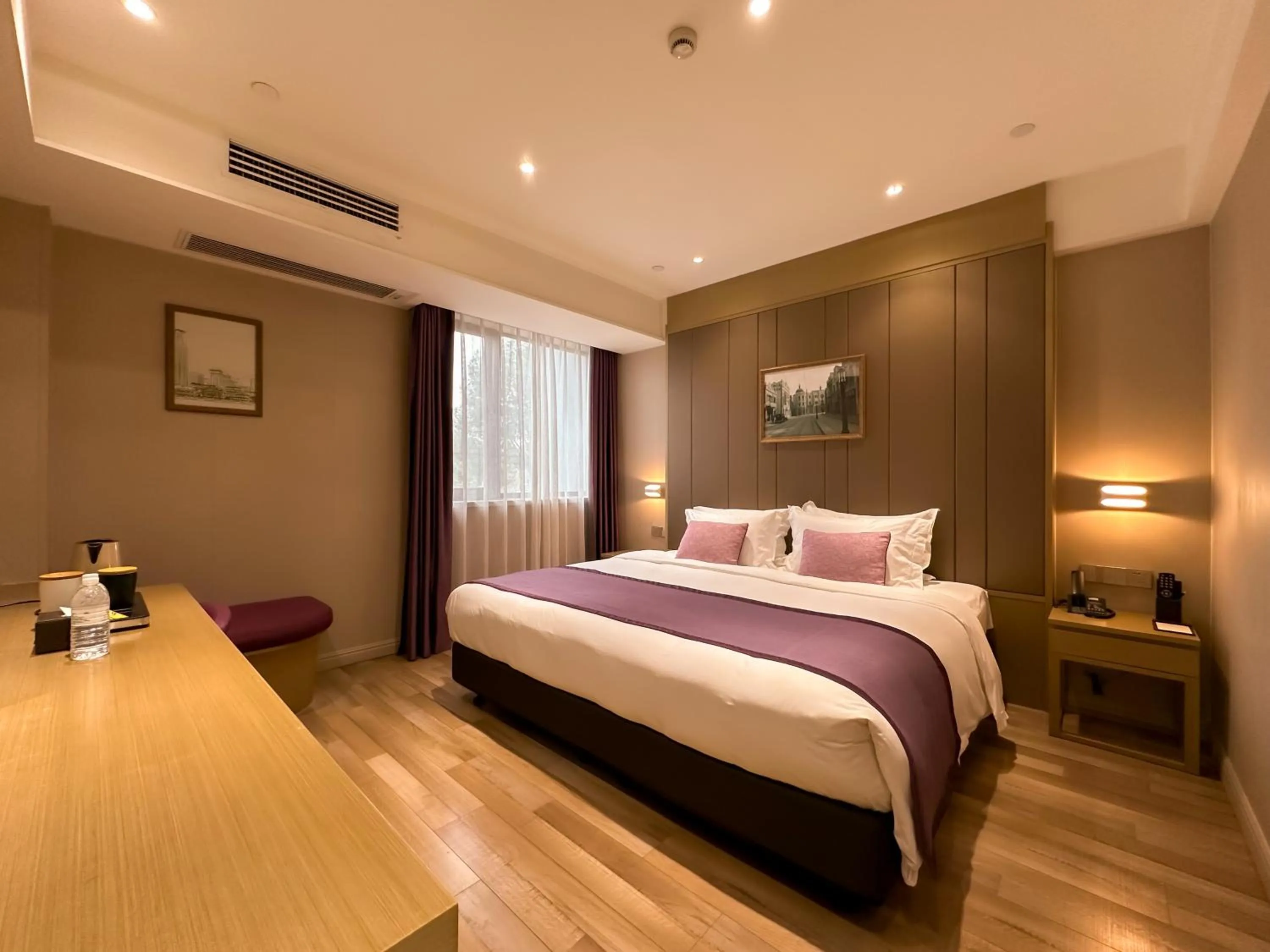 Bed in SHANGHAI-DECO Hotel-Free shuttle bus from Pudong Airport and Disneyland