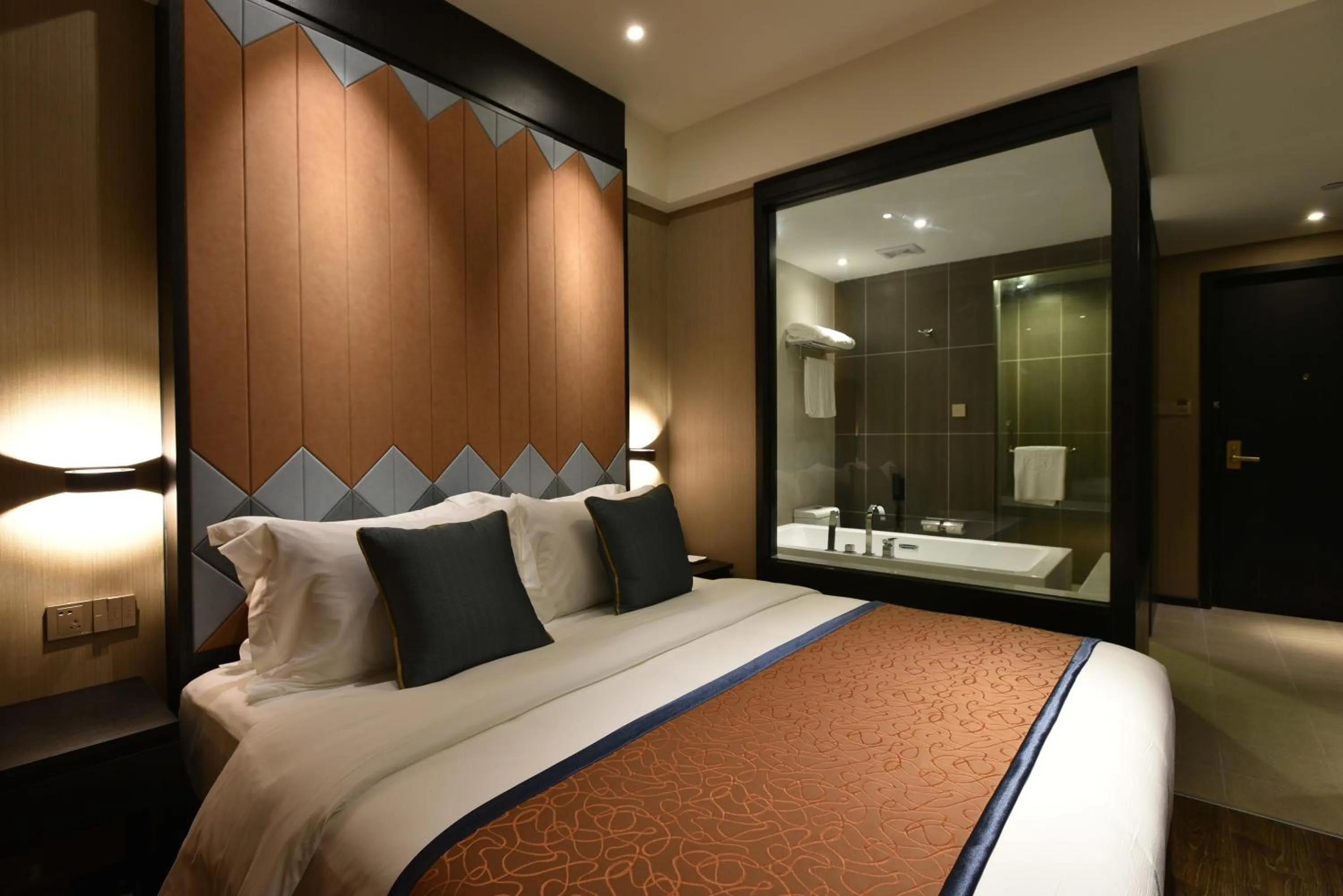Bed in SHANGHAI-DECO Hotel-Free shuttle bus from Pudong Airport and Disneyland