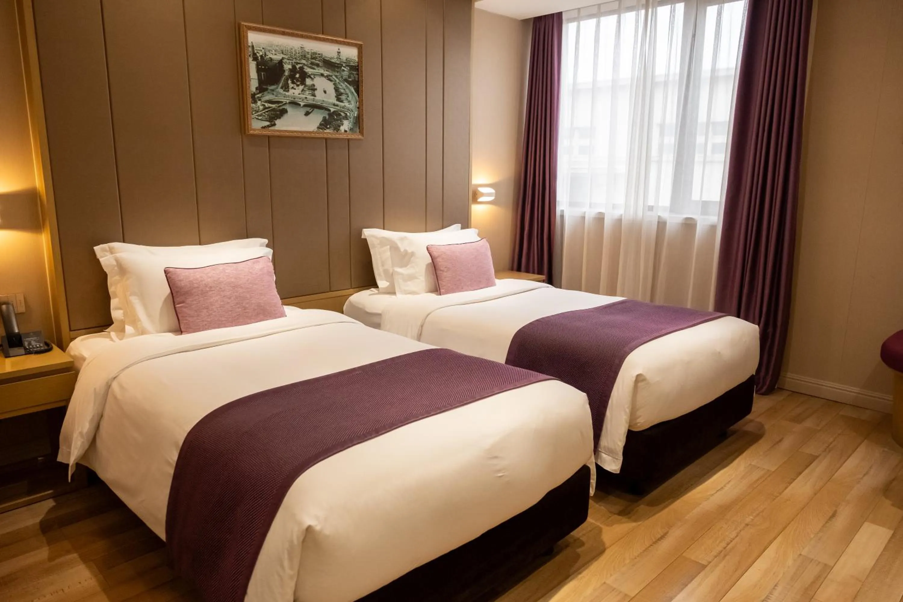 Bed in SHANGHAI-DECO Hotel-Free shuttle bus from Pudong Airport and Disneyland