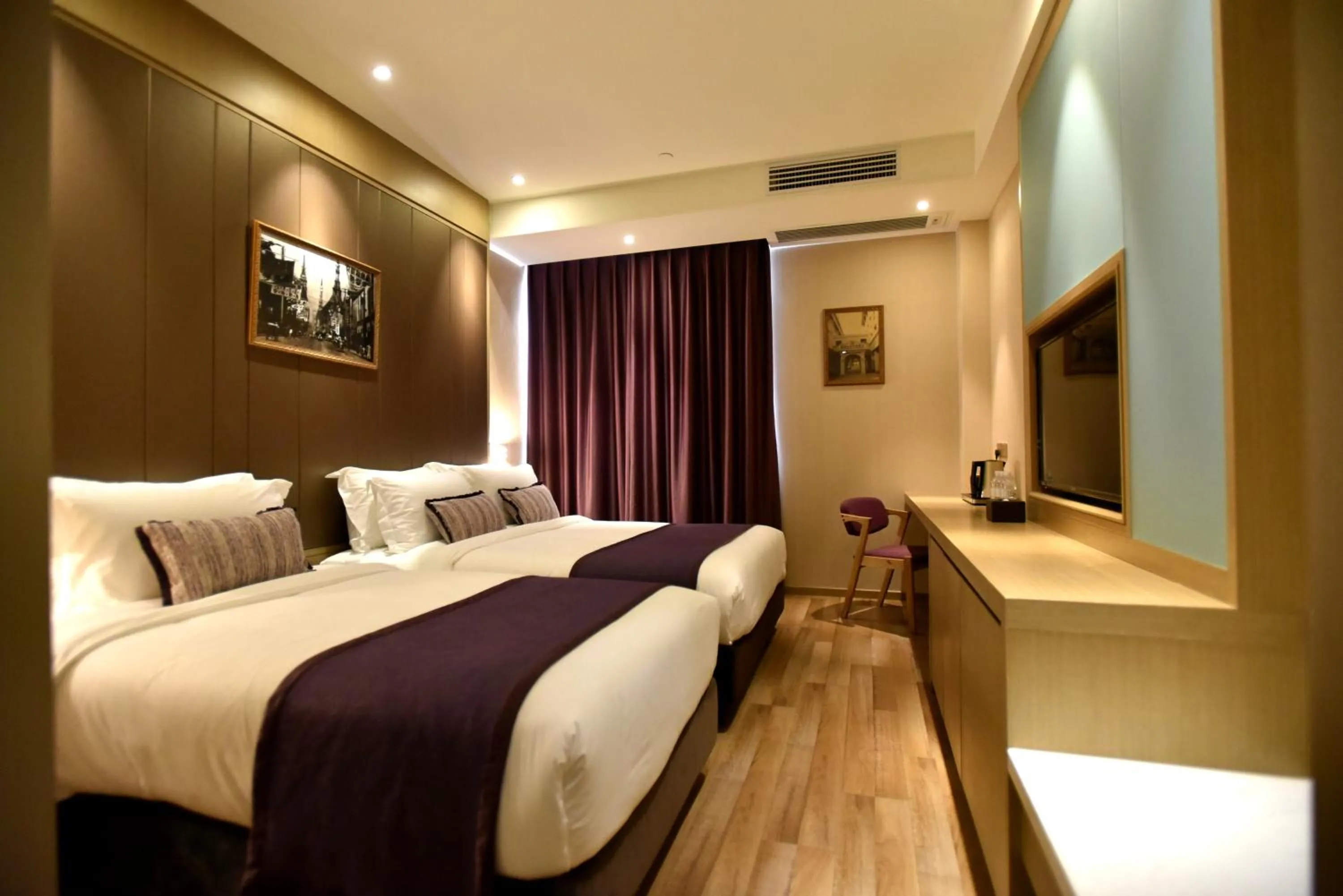 Bed in SHANGHAI-DECO Hotel-Free shuttle bus from Pudong Airport and Disneyland