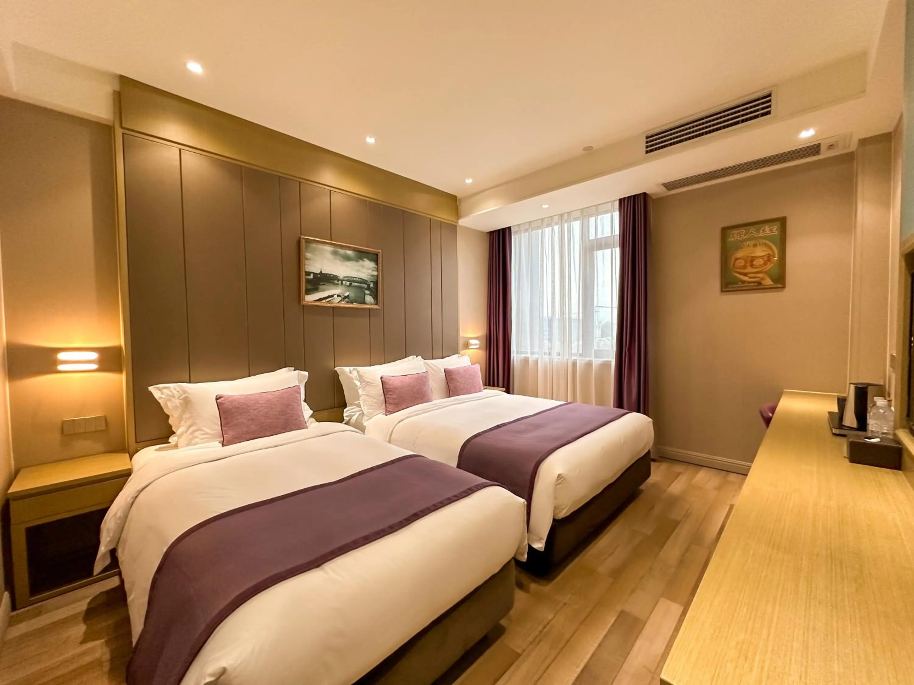 Bed in SHANGHAI-DECO Hotel-Free shuttle bus from Pudong Airport and Disneyland