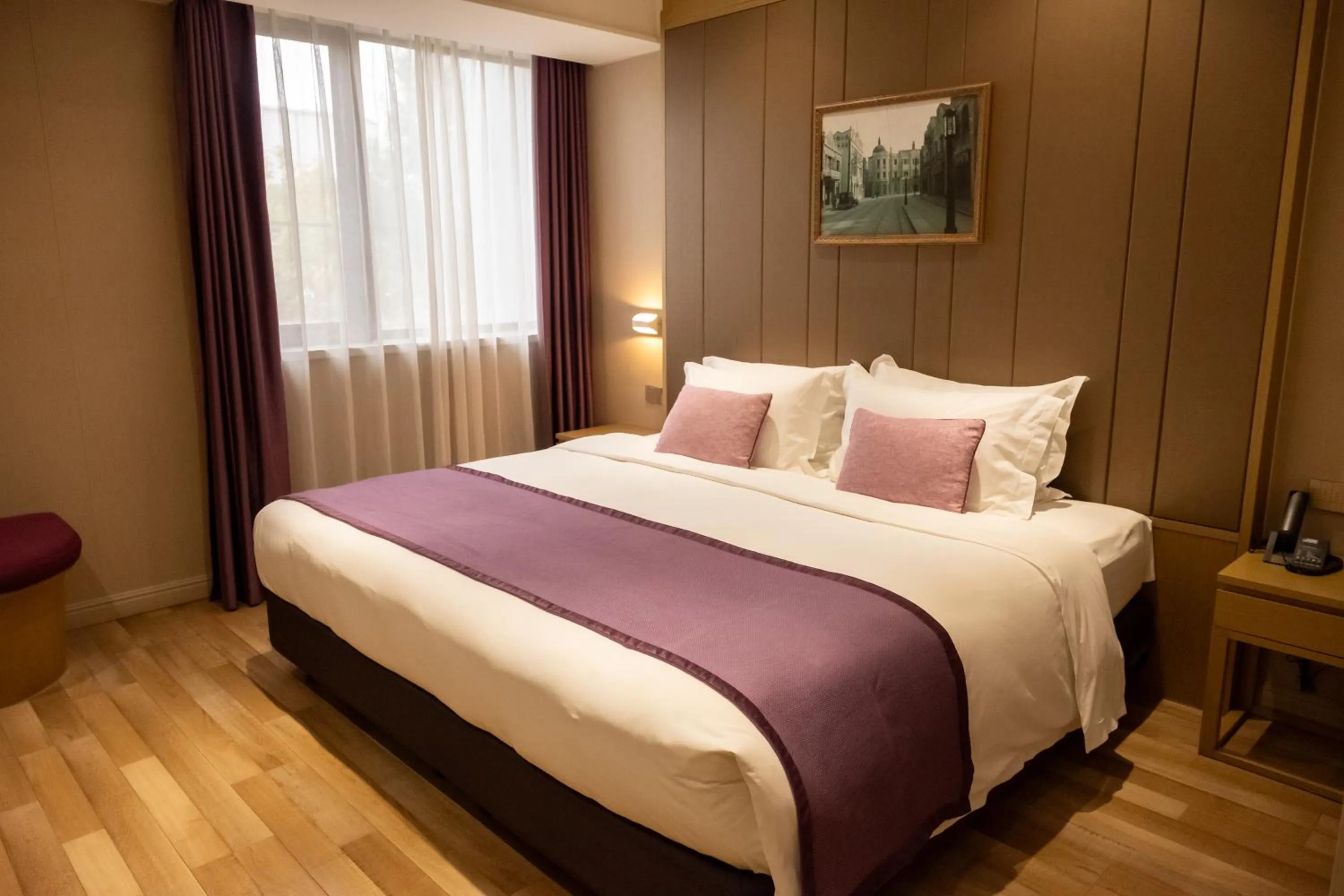 Bed in SHANGHAI-DECO Hotel-Free shuttle bus from Pudong Airport and Disneyland