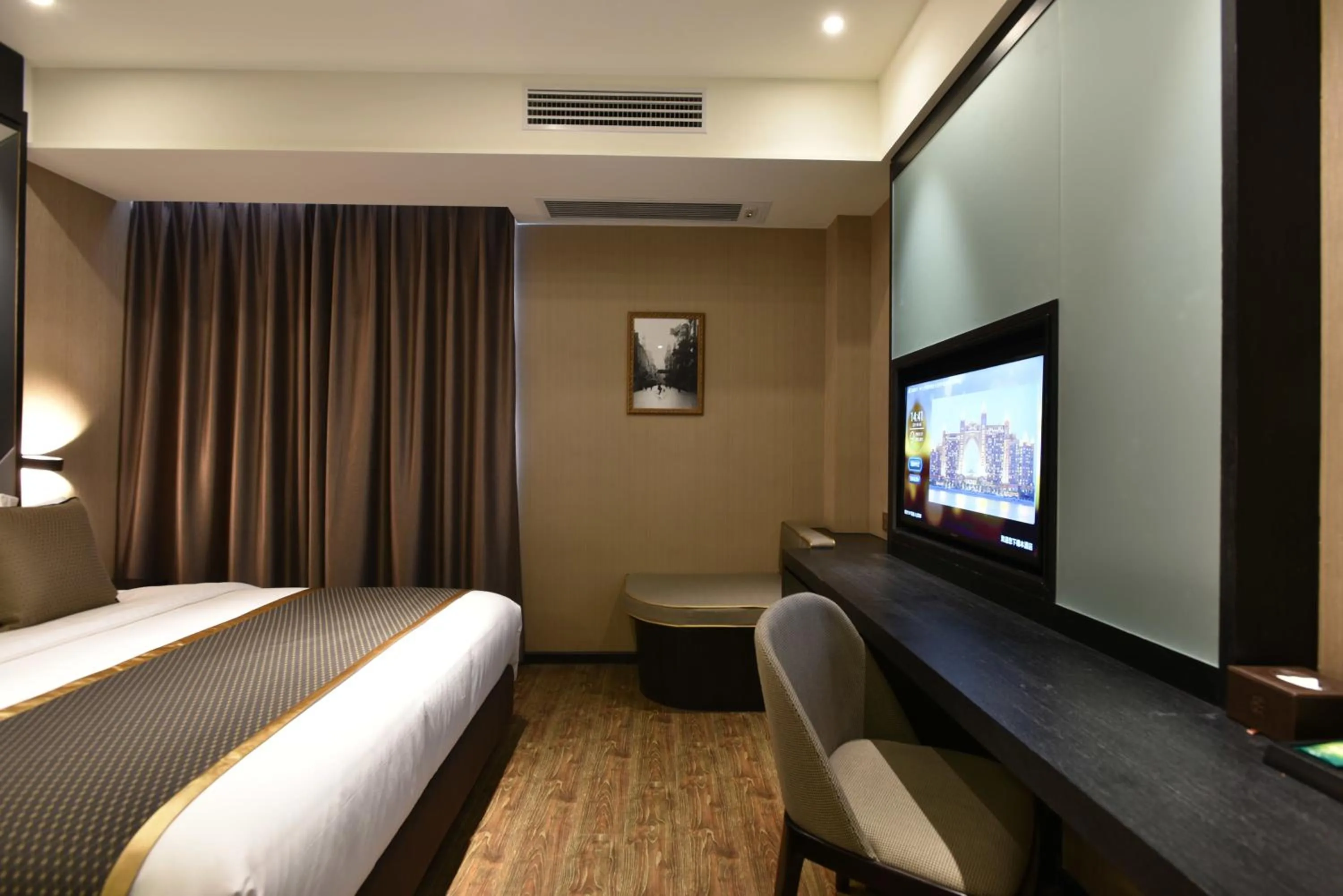 Bed in SHANGHAI-DECO Hotel-Free shuttle bus from Pudong Airport and Disneyland