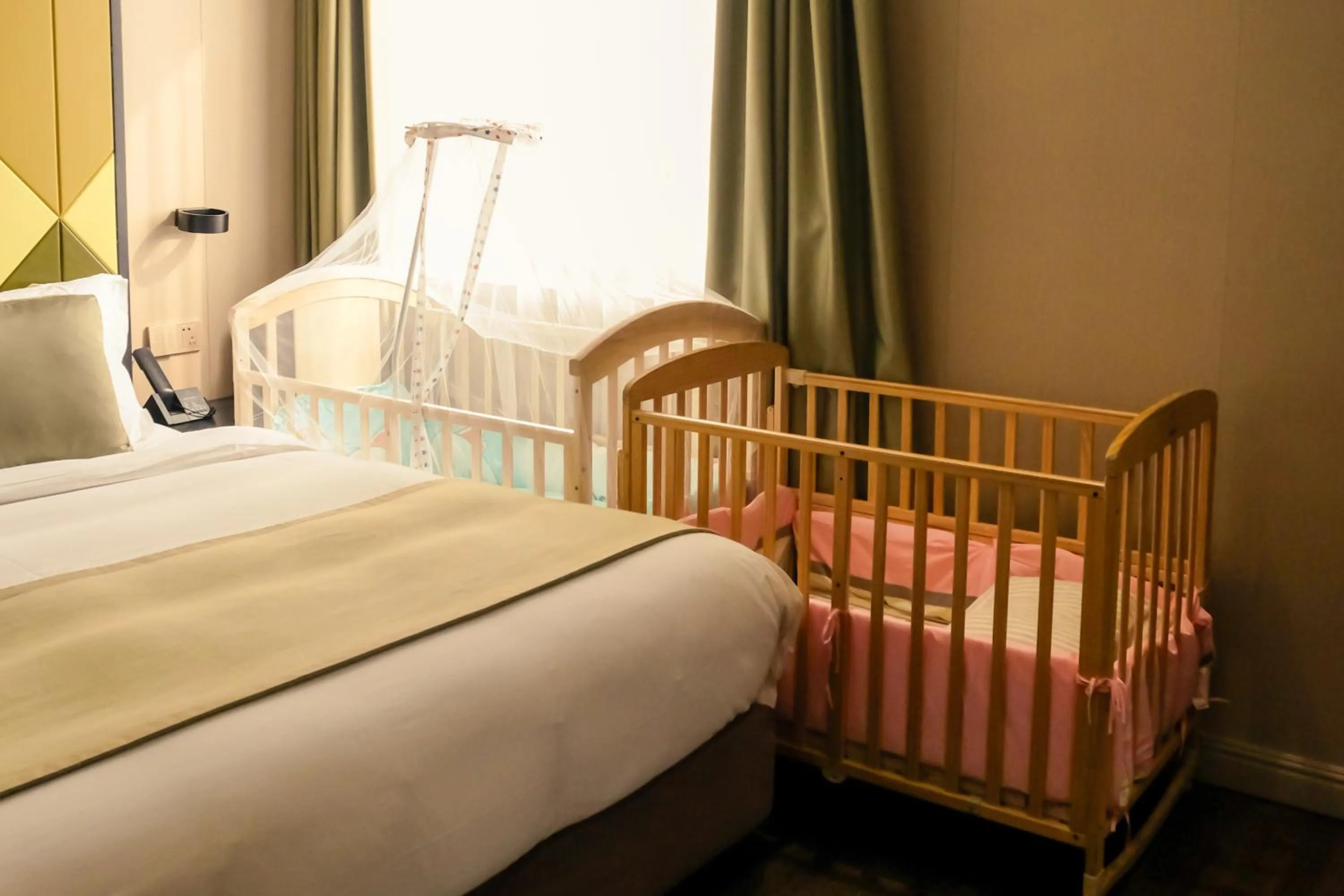 Bed in SHANGHAI-DECO Hotel-Free shuttle bus from Pudong Airport and Disneyland