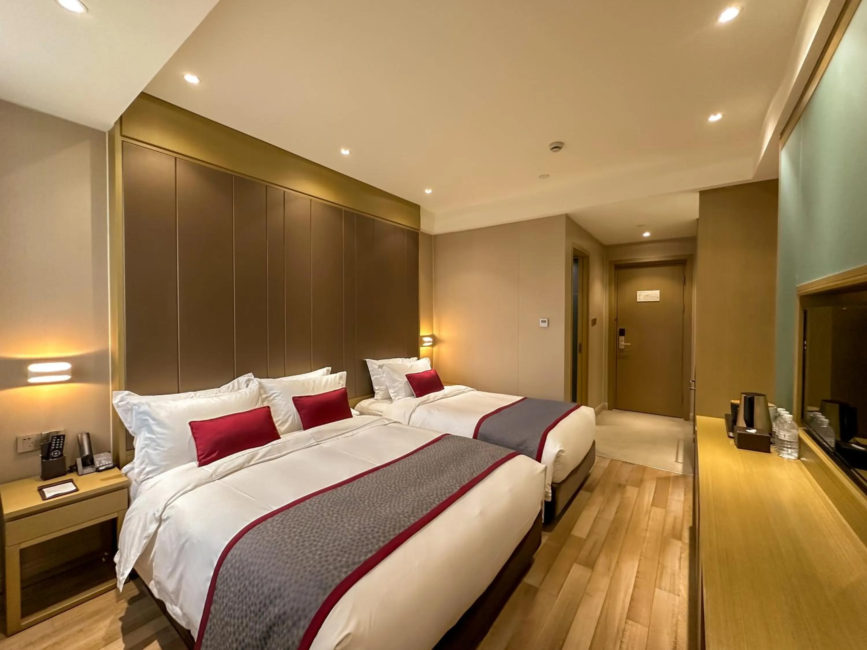 Bed in SHANGHAI-DECO Hotel-Free shuttle bus from Pudong Airport and Disneyland