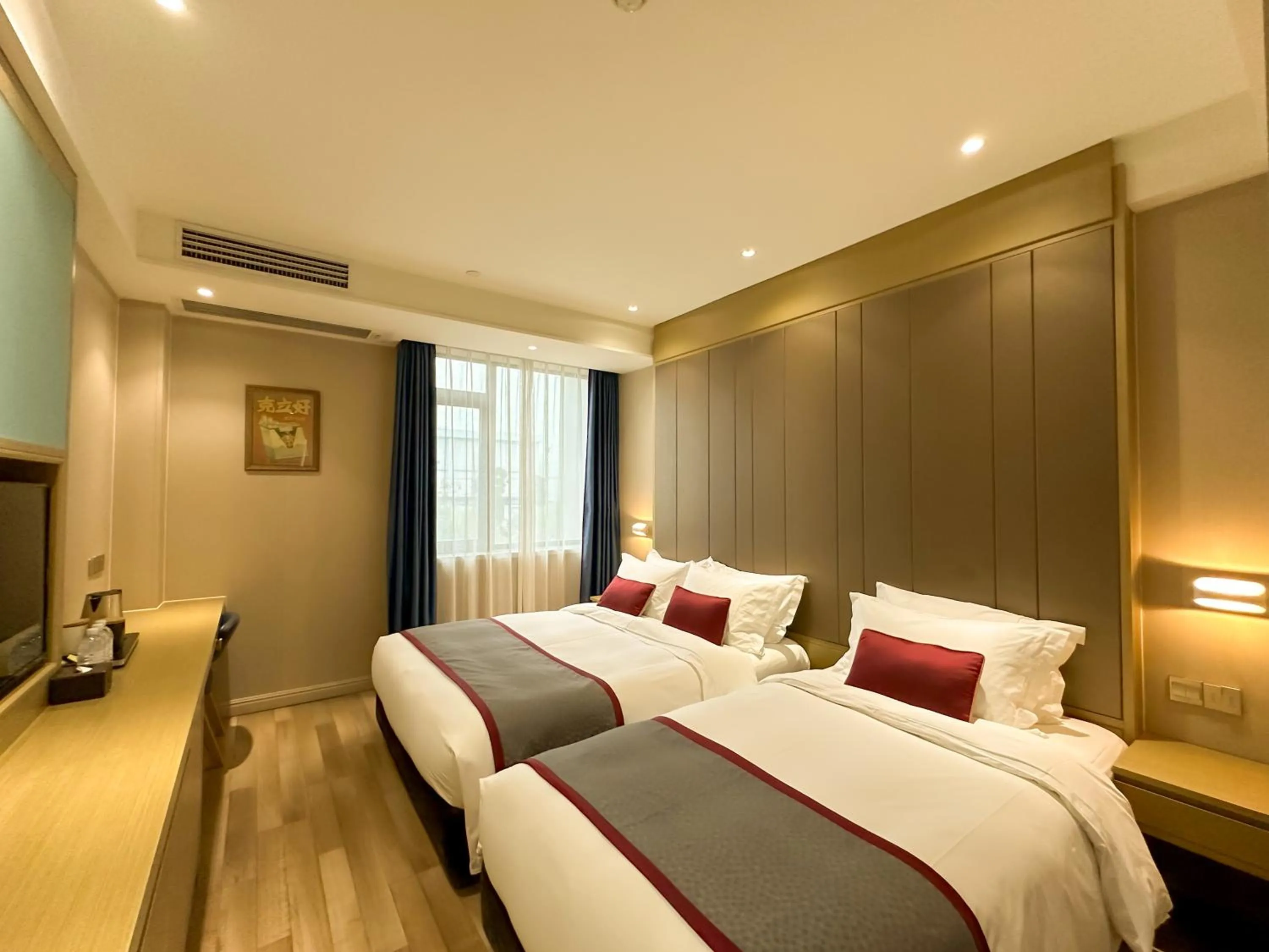 Bed in SHANGHAI-DECO Hotel-Free shuttle bus from Pudong Airport and Disneyland
