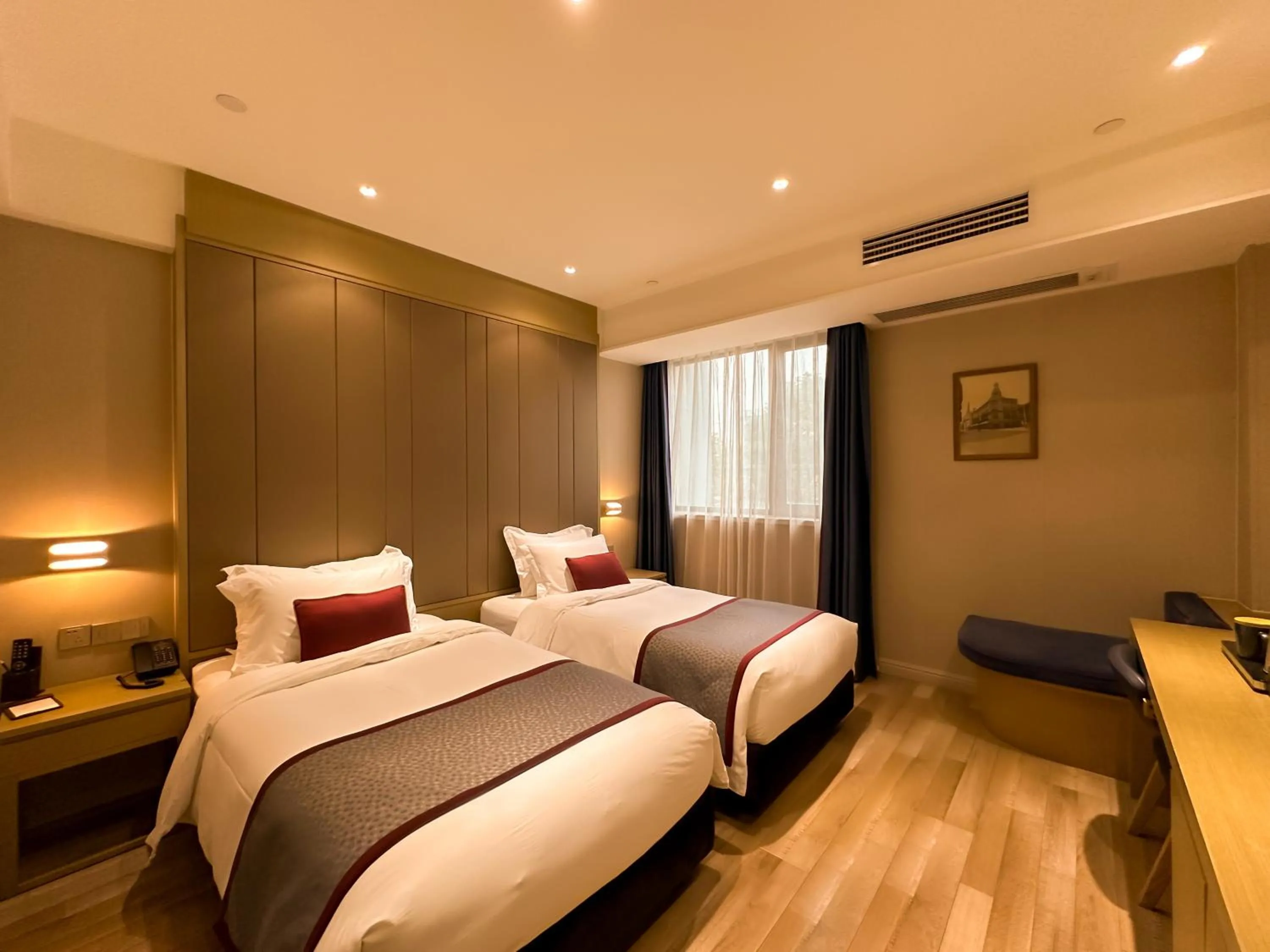Bed in SHANGHAI-DECO Hotel-Free shuttle bus from Pudong Airport and Disneyland