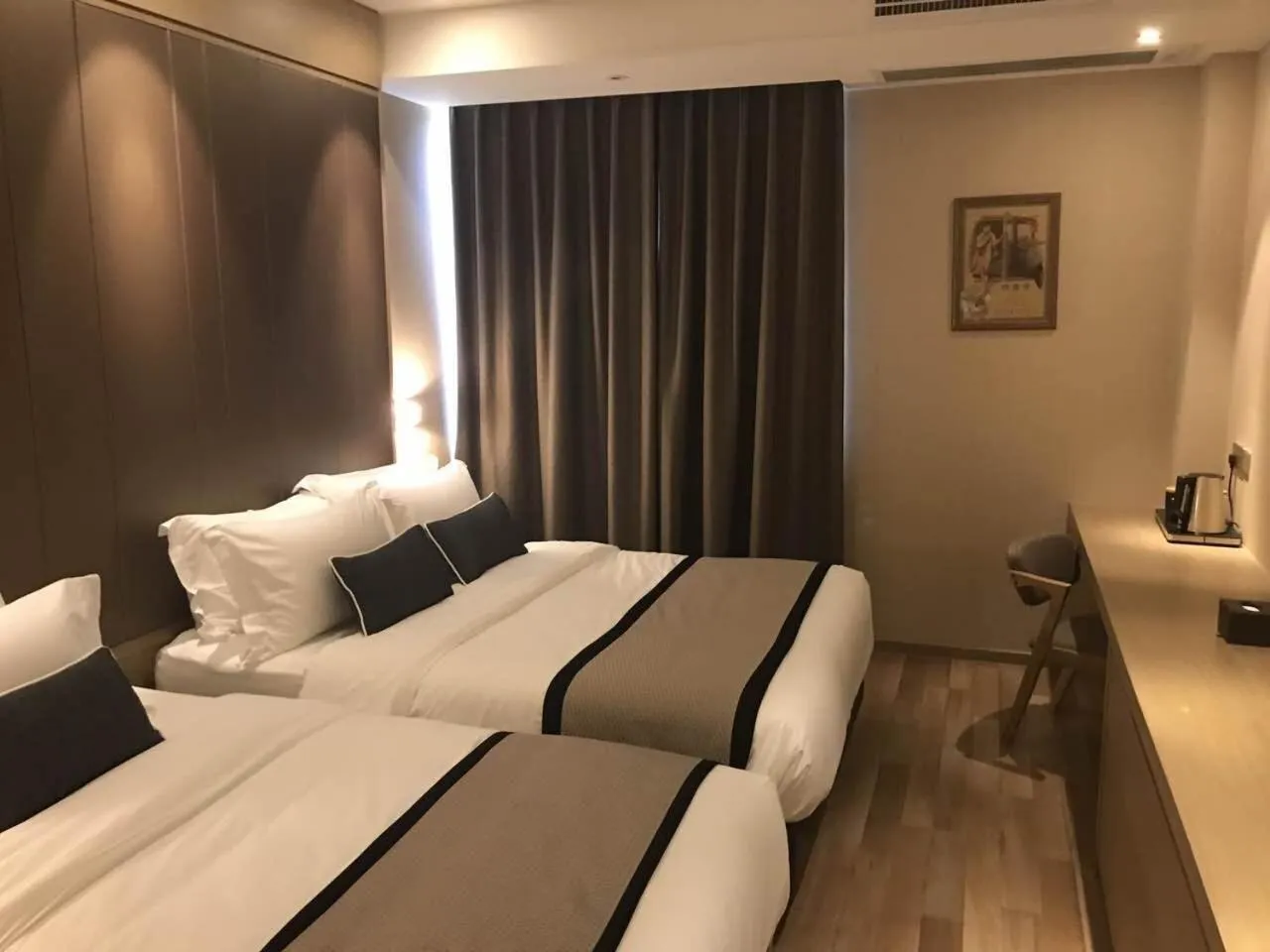 Bed in SHANGHAI-DECO Hotel-Free shuttle bus from Pudong Airport and Disneyland